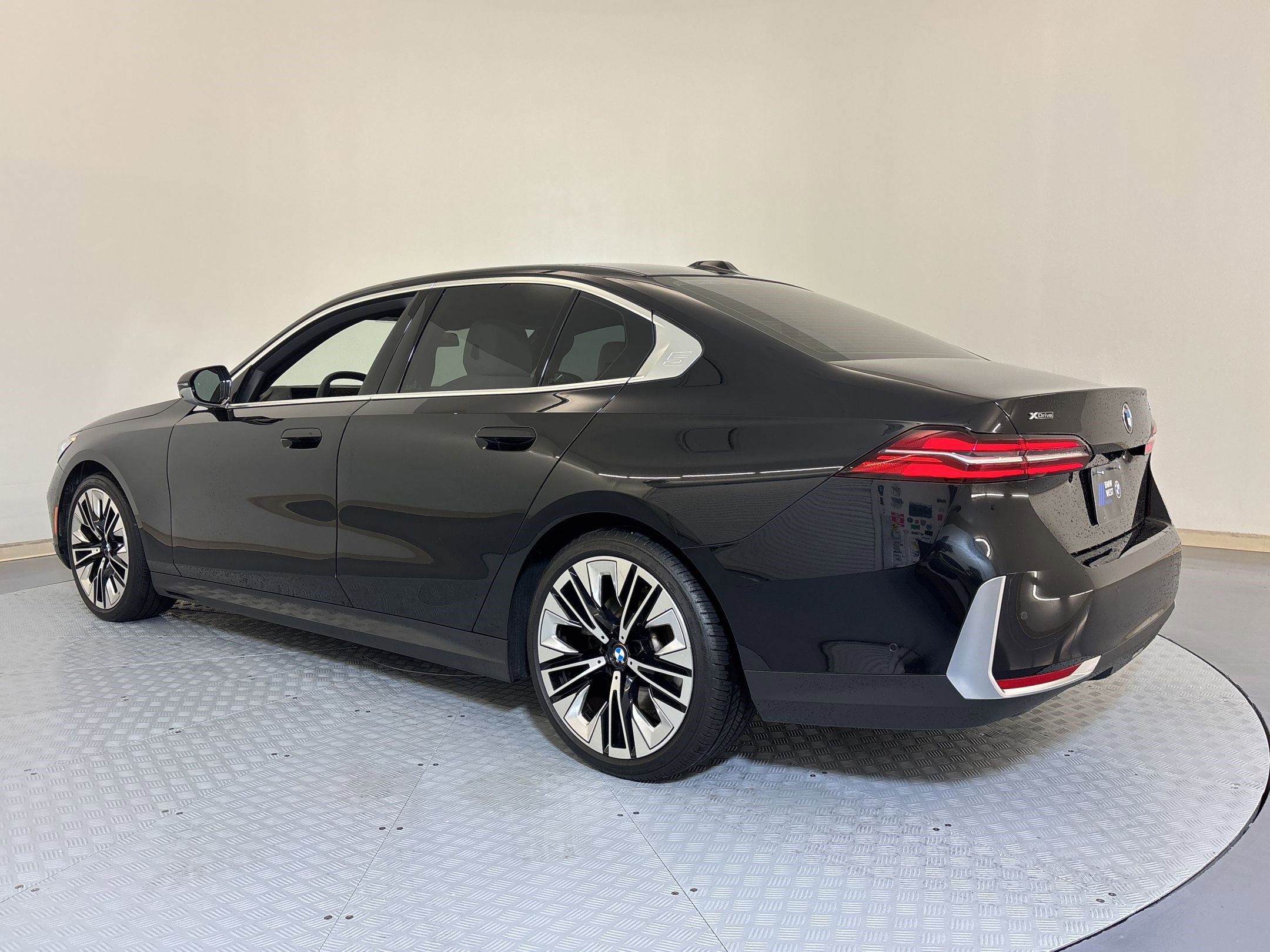 Certified 2024 BMW 540i xDrive w/ Executive Package AWD/4WD image 3