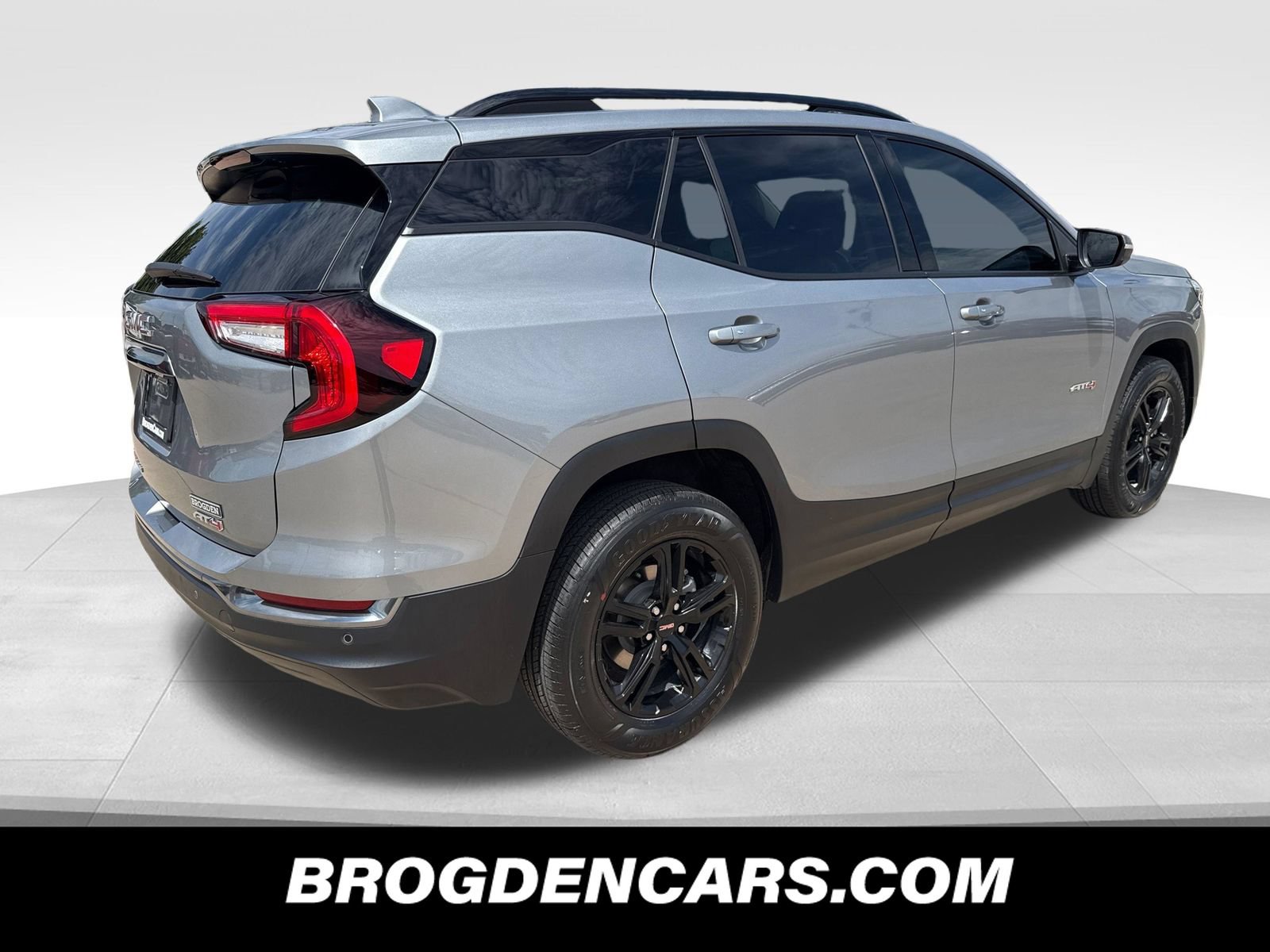 Used 2024 GMC Terrain AT4 AWD/4WD image 5