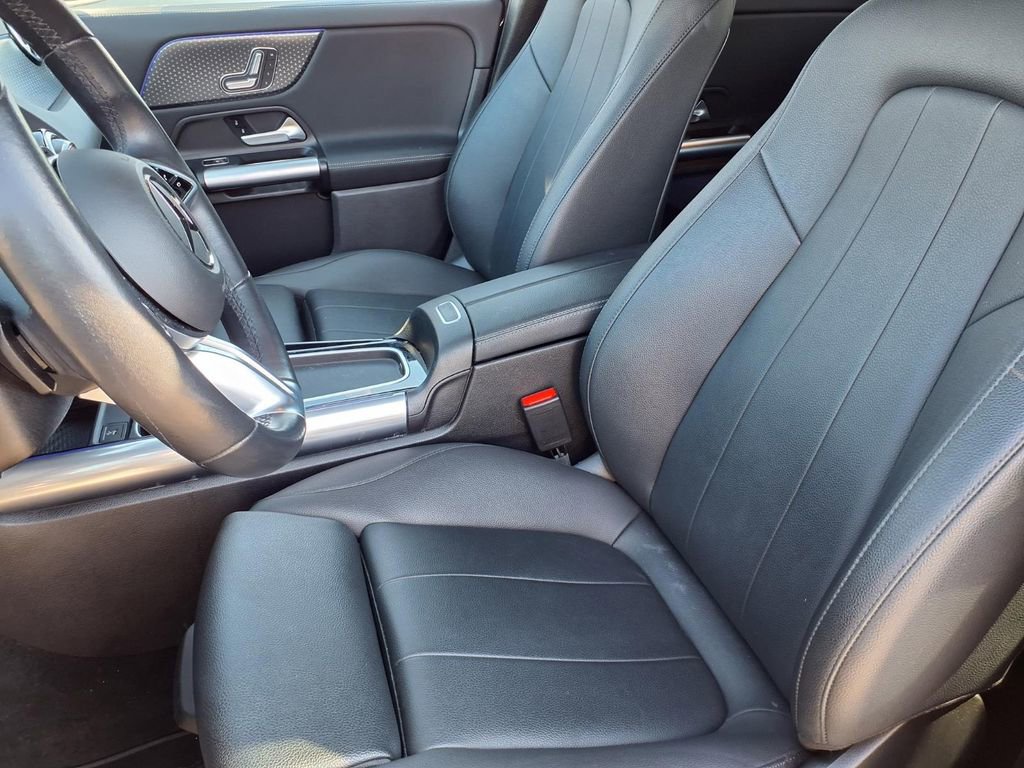 Used 2025 Mercedes-Benz GLA 250 4MATIC image 3