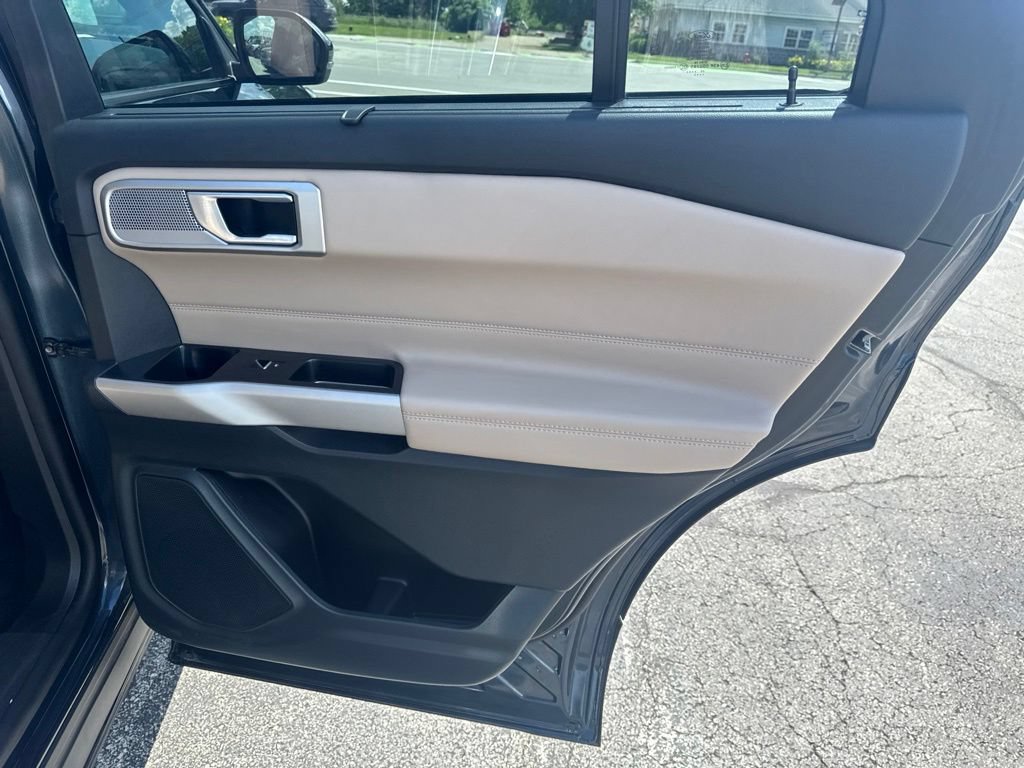 Used 2023 Ford Explorer Limited w/ Equipment Group 301A AWD/4WD image 44