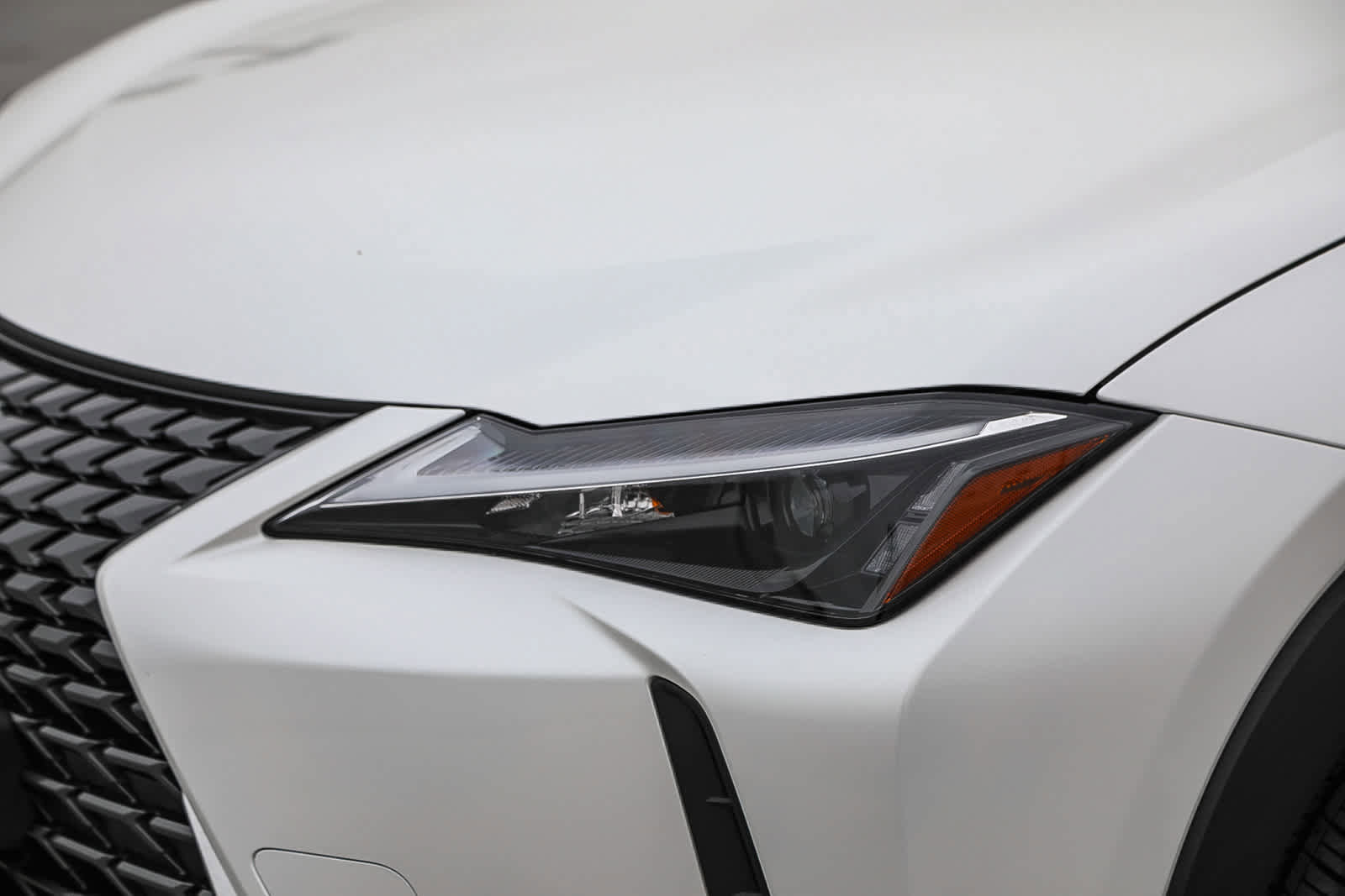 Used 2025 Lexus UX 300h FWD image 8