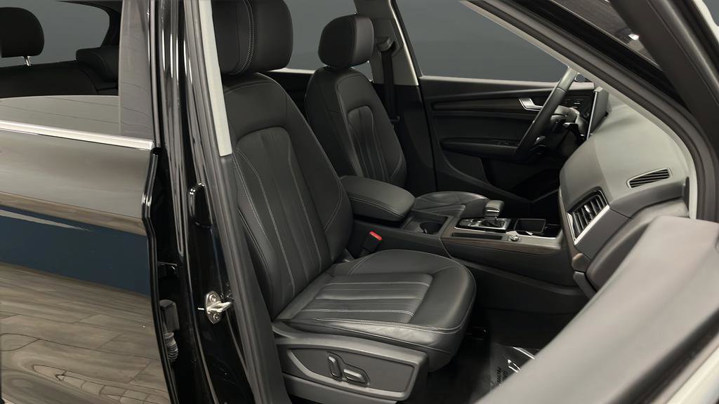 Used 2023 Audi Q5 2.0T Premium w/ Convenience Package image 11