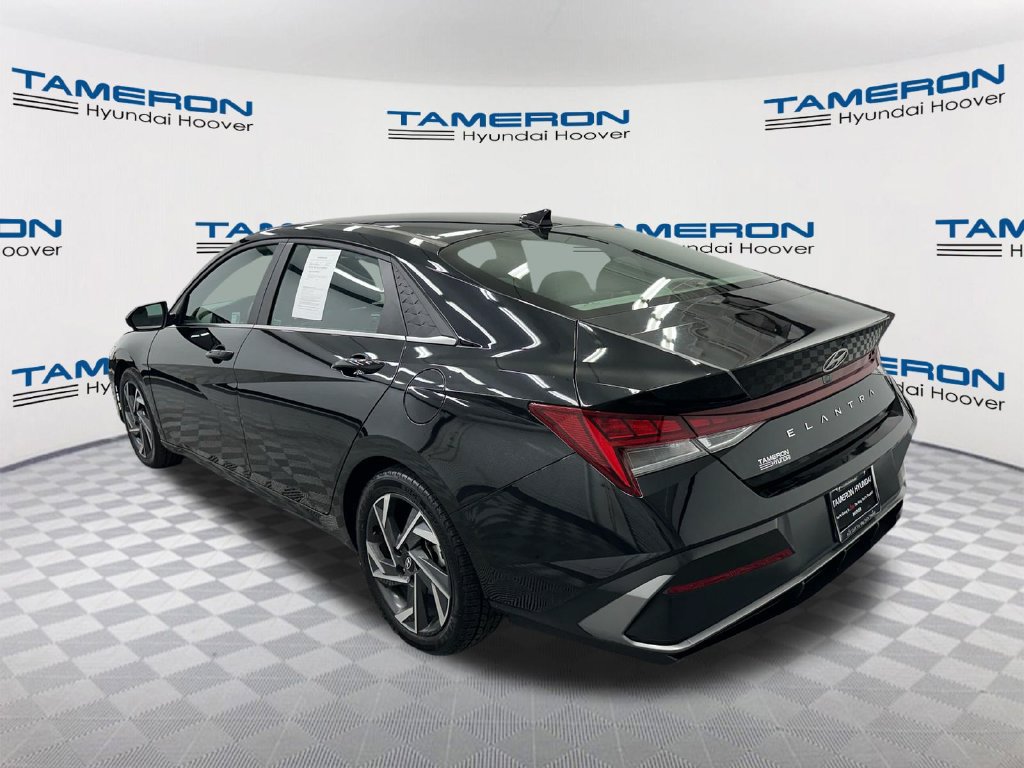 Used 2025 Hyundai Elantra SEL FWD image 3