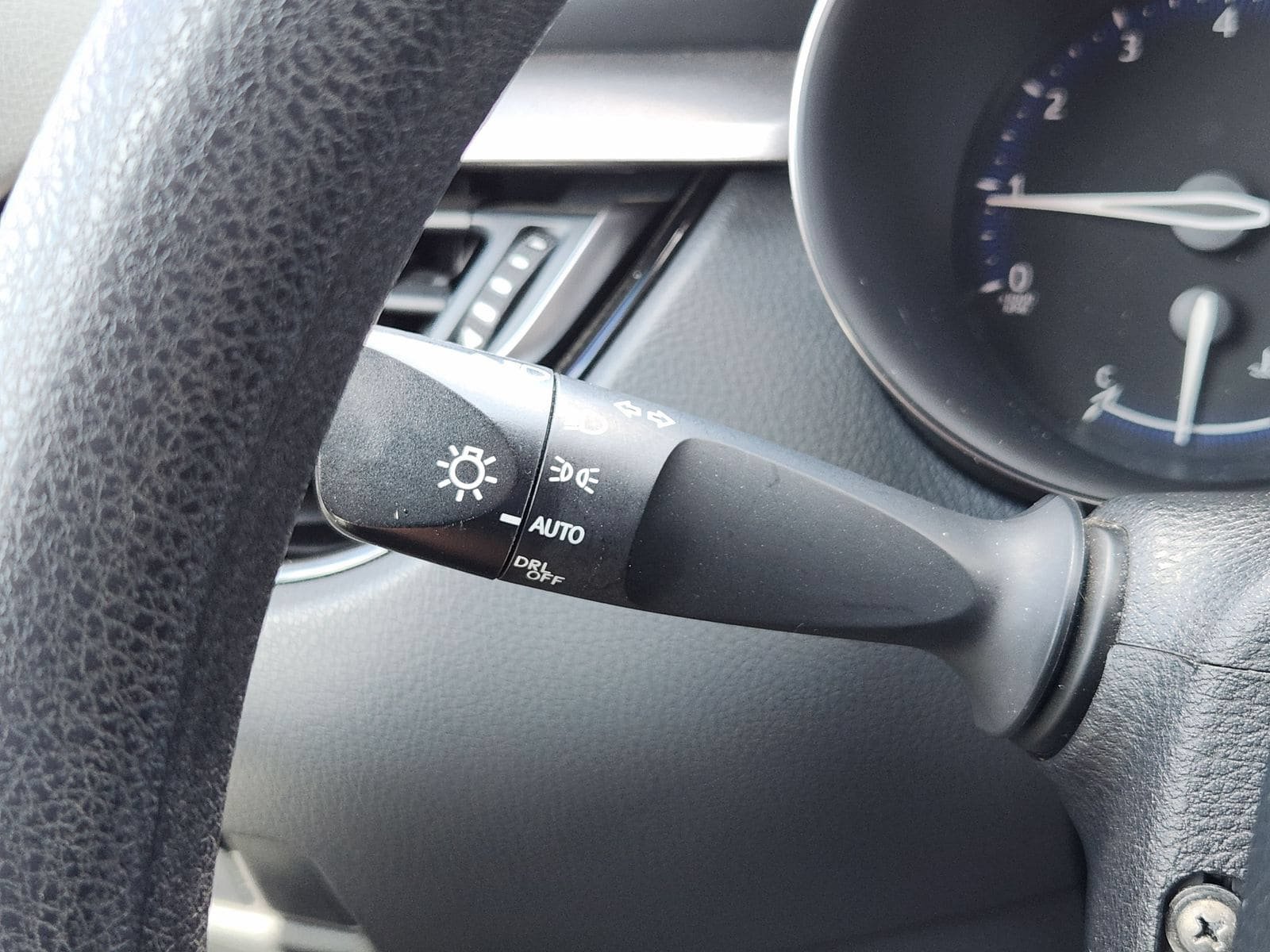Used 2021 Toyota C-HR LE FWD image 36