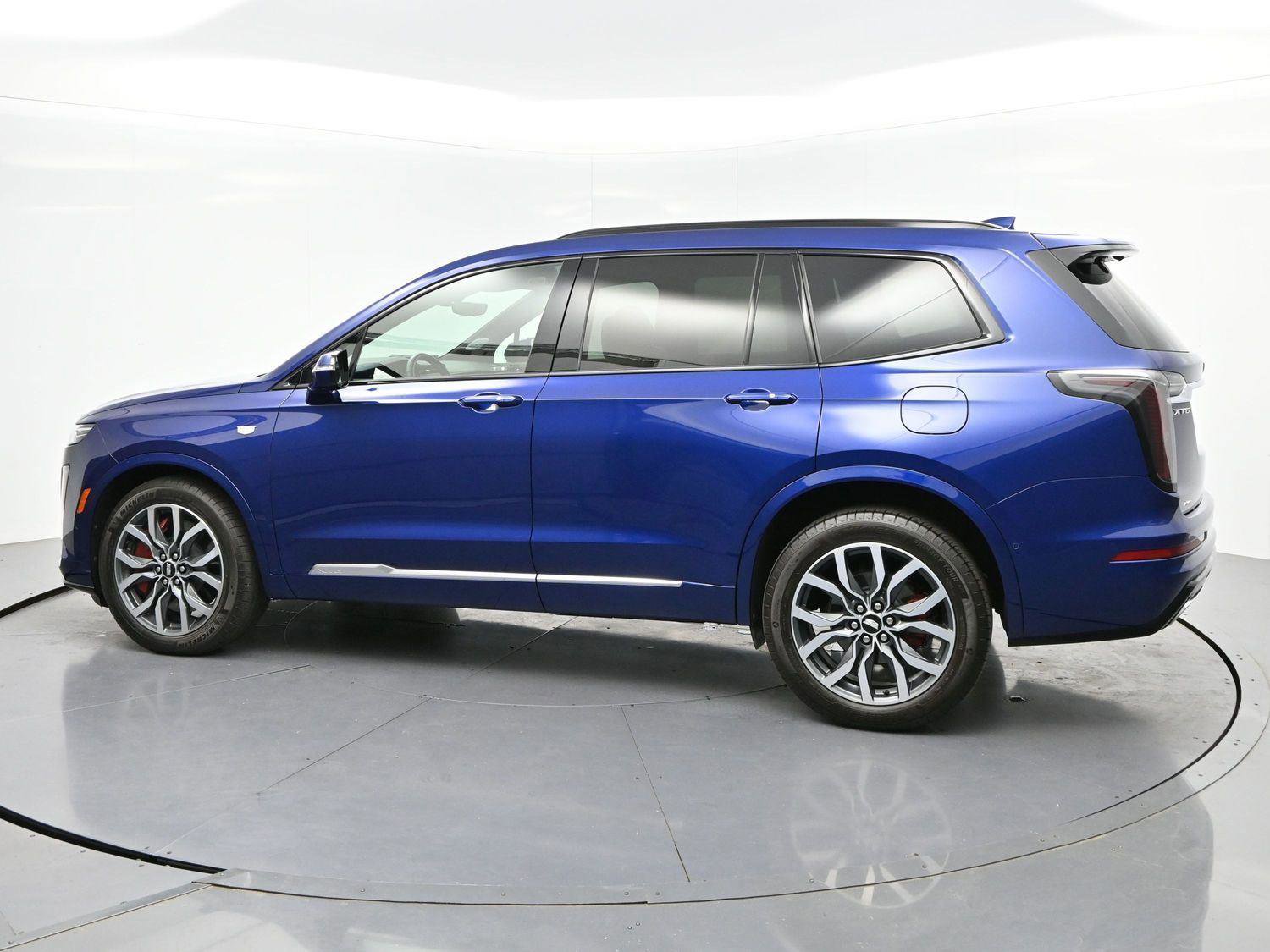 Certified 2024 Cadillac XT6 Sport w/ Technology Package AWD/4WD image 4