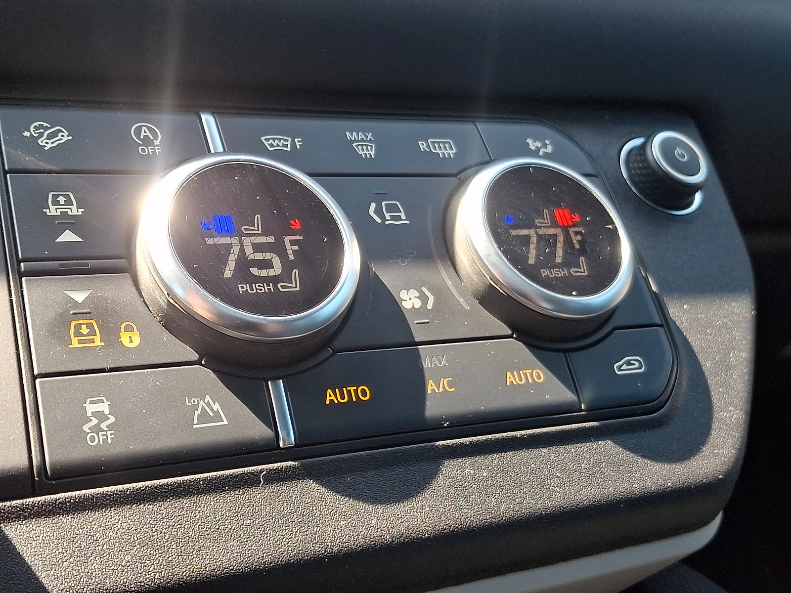 Used 2021 Land Rover Defender 110 X-Dynamic SE AWD/4WD image 15