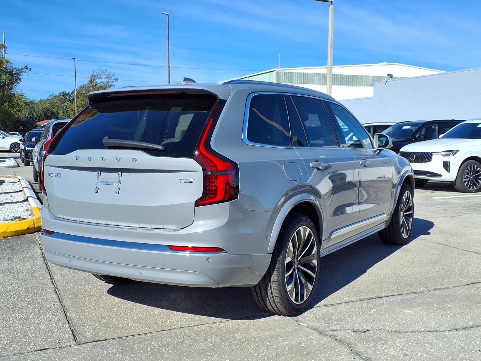 New 2026 Volvo XC90 T8 Ultra w/ Lounge Package image 7