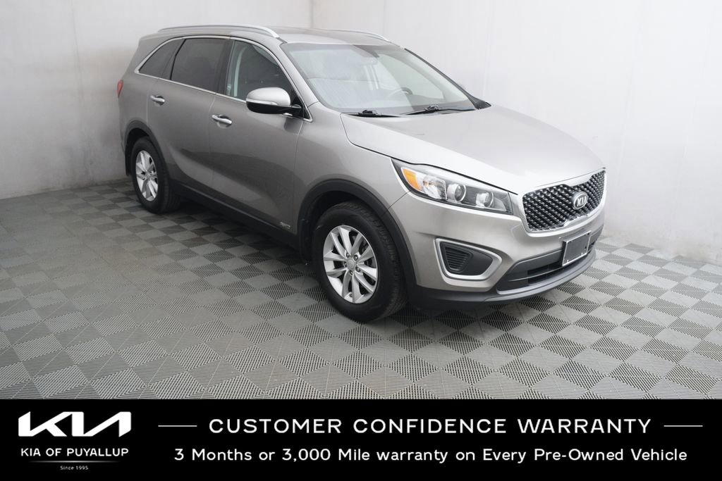 Used 2017 Kia Sorento AWD w/ LX Convenience Package image 3