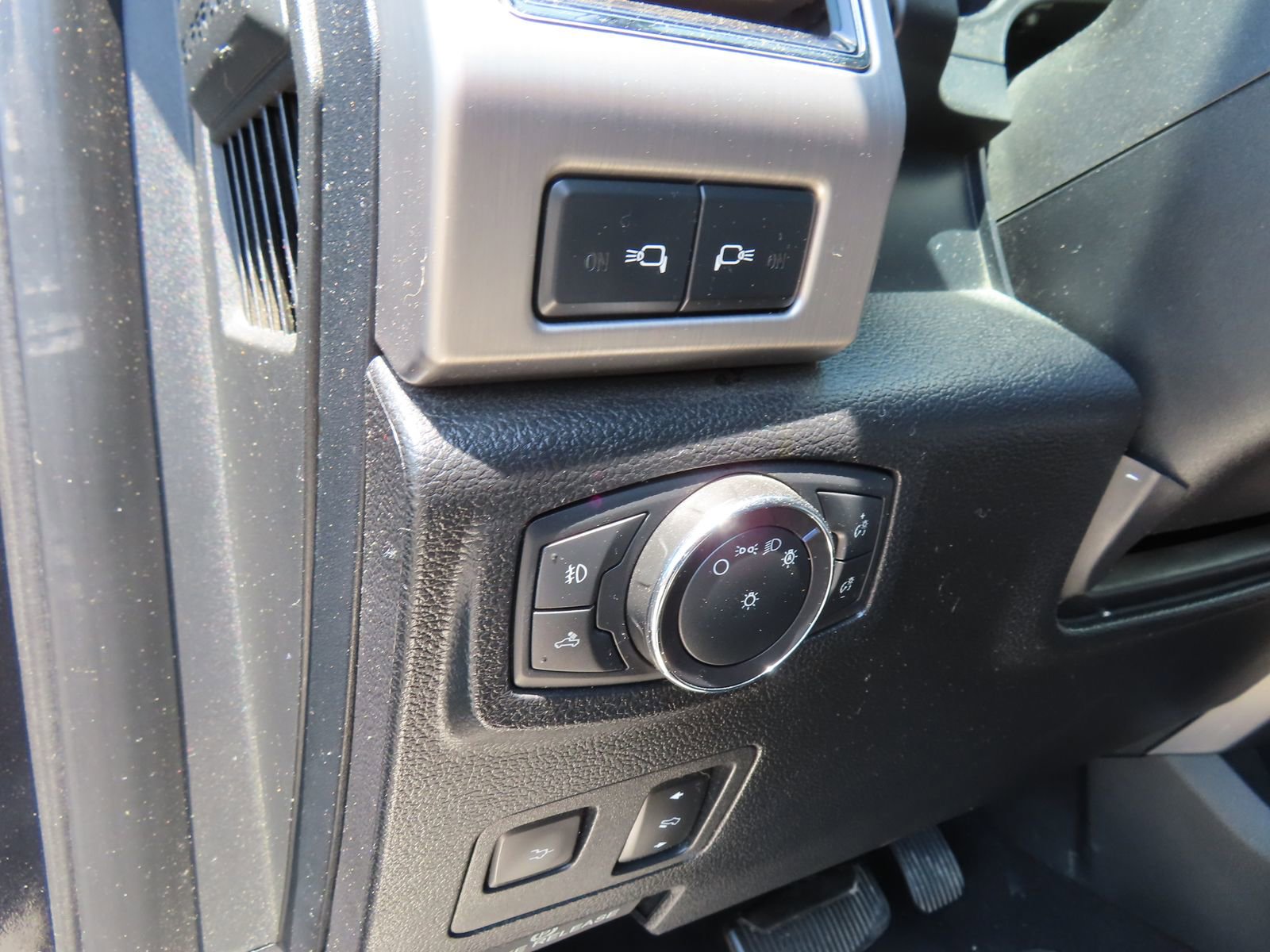 Used 2020 Ford F250 Platinum w/ FX4 Off-Road Package AWD/4WD image 15