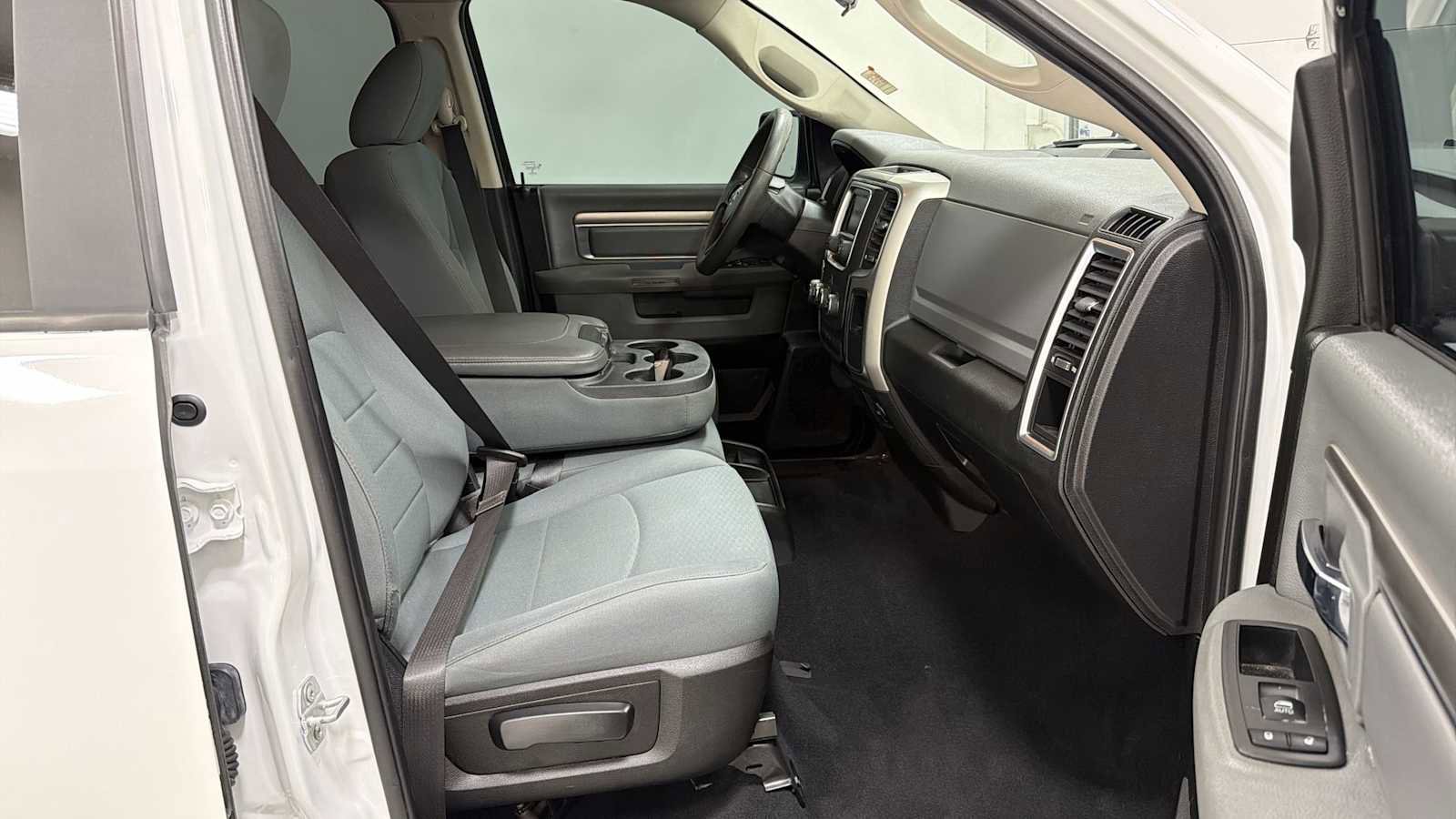 Used 2019 RAM 1500 Classic SLT AWD/4WD image 29