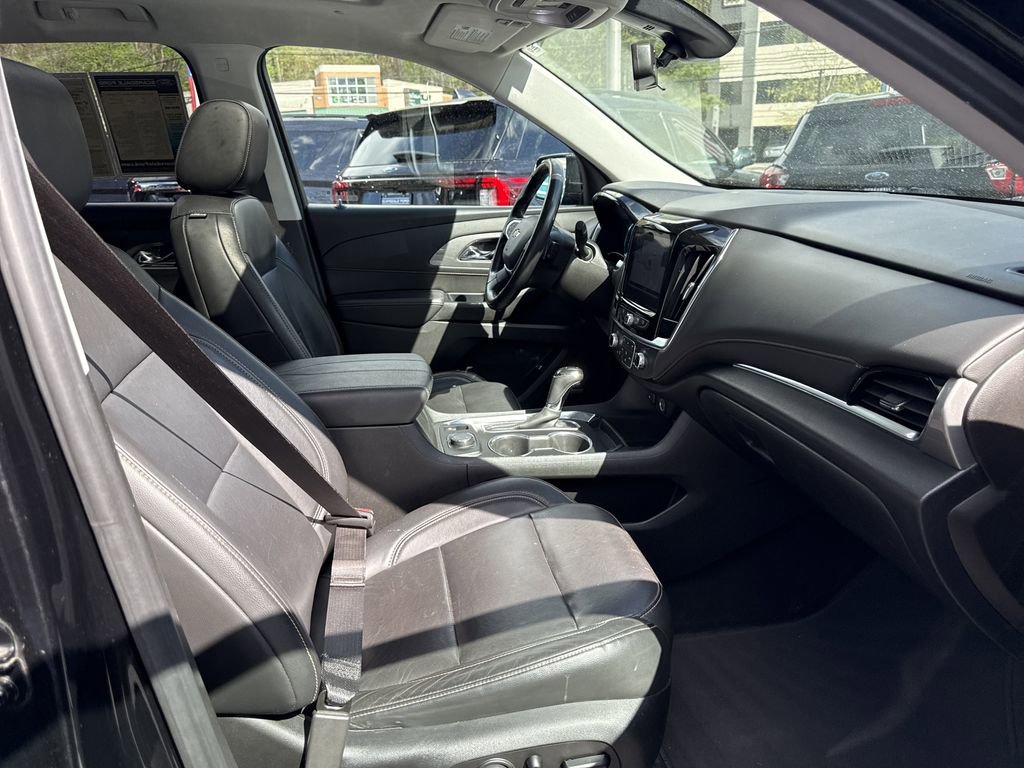 Used 2019 Chevrolet Traverse LT w/ LT Premium Package AWD/4WD image 30