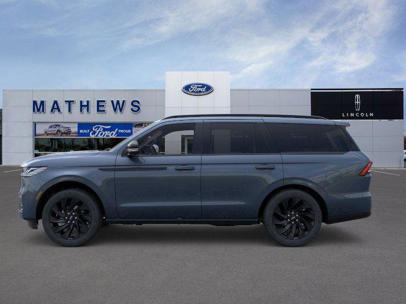 New 2025 Lincoln Navigator Reserve w/ Jet Appearance Package image 3