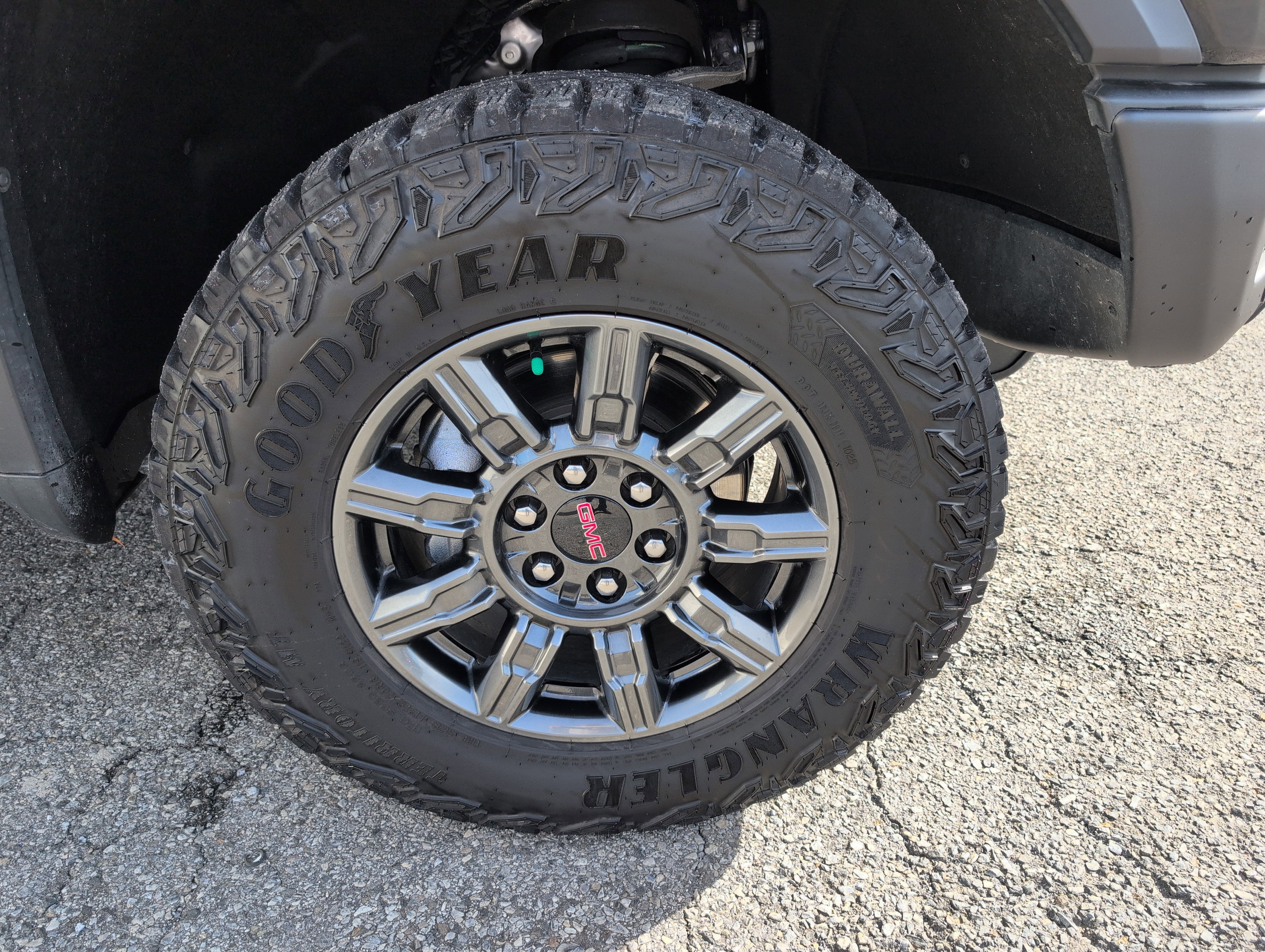 Used 2025 GMC Sierra 1500 AT4X image 13