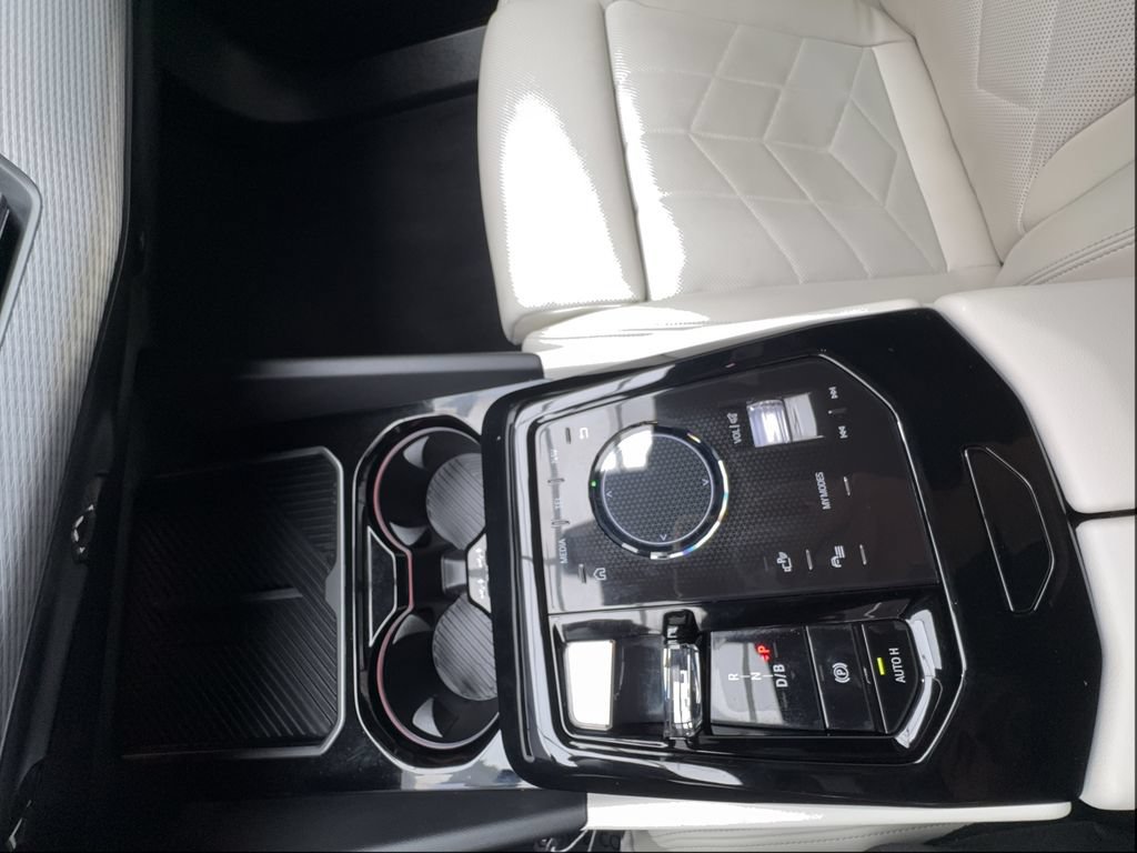 Used 2024 BMW i5 eDrive40i w/ Executive Package RWD image 52
