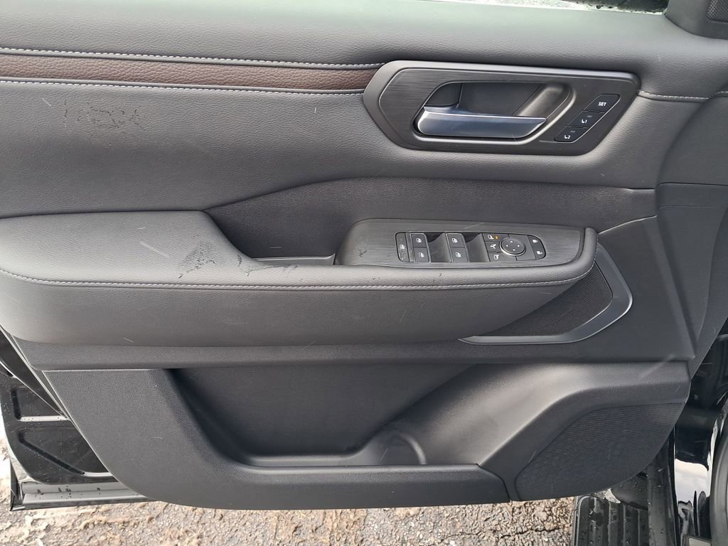 New 2026 Nissan Armada Platinum image 11