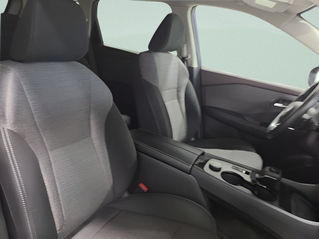 Used 2023 Nissan Rogue SV AWD/4WD image 12