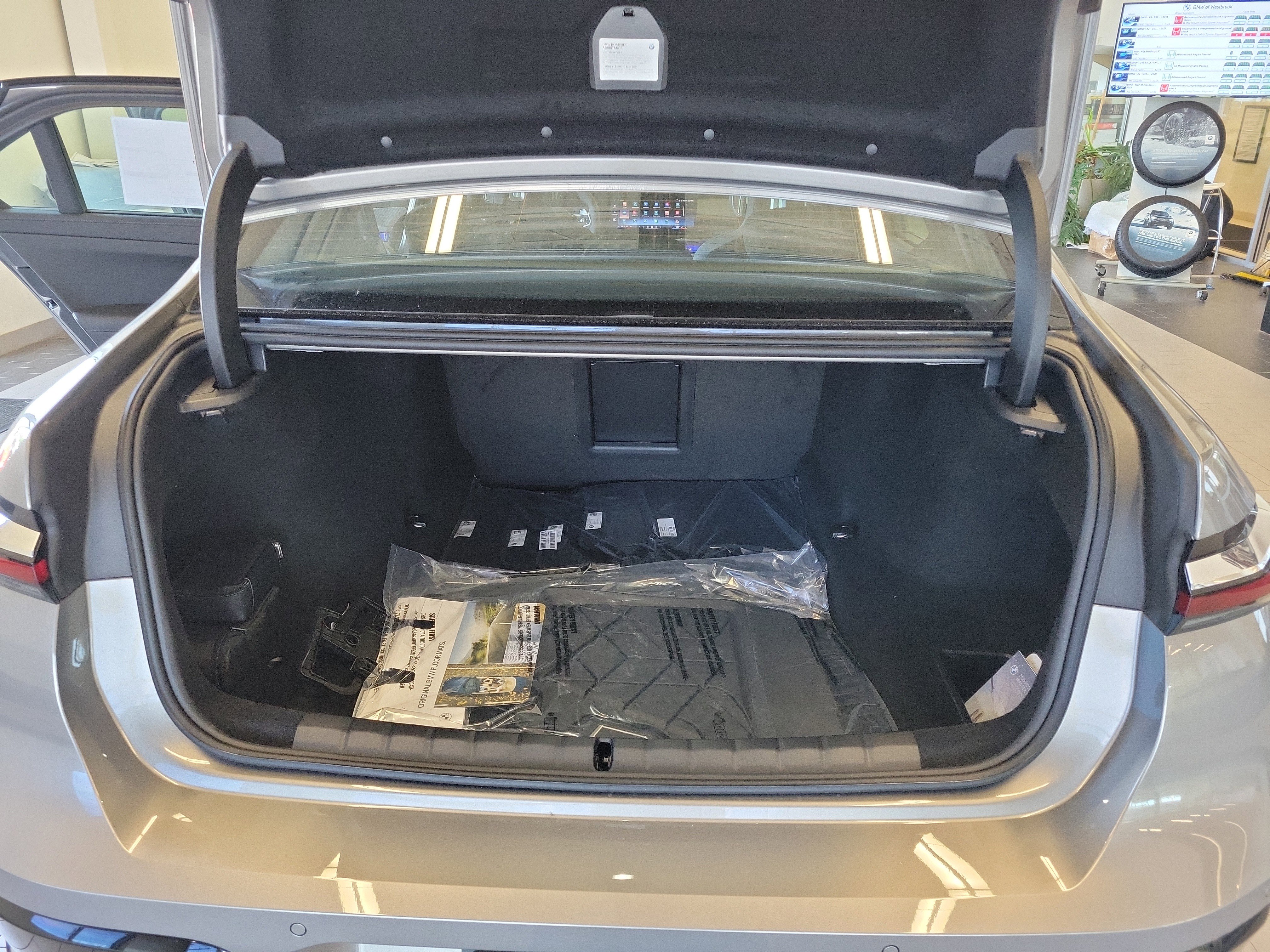 Used 2025 BMW 740i xDrive image 17