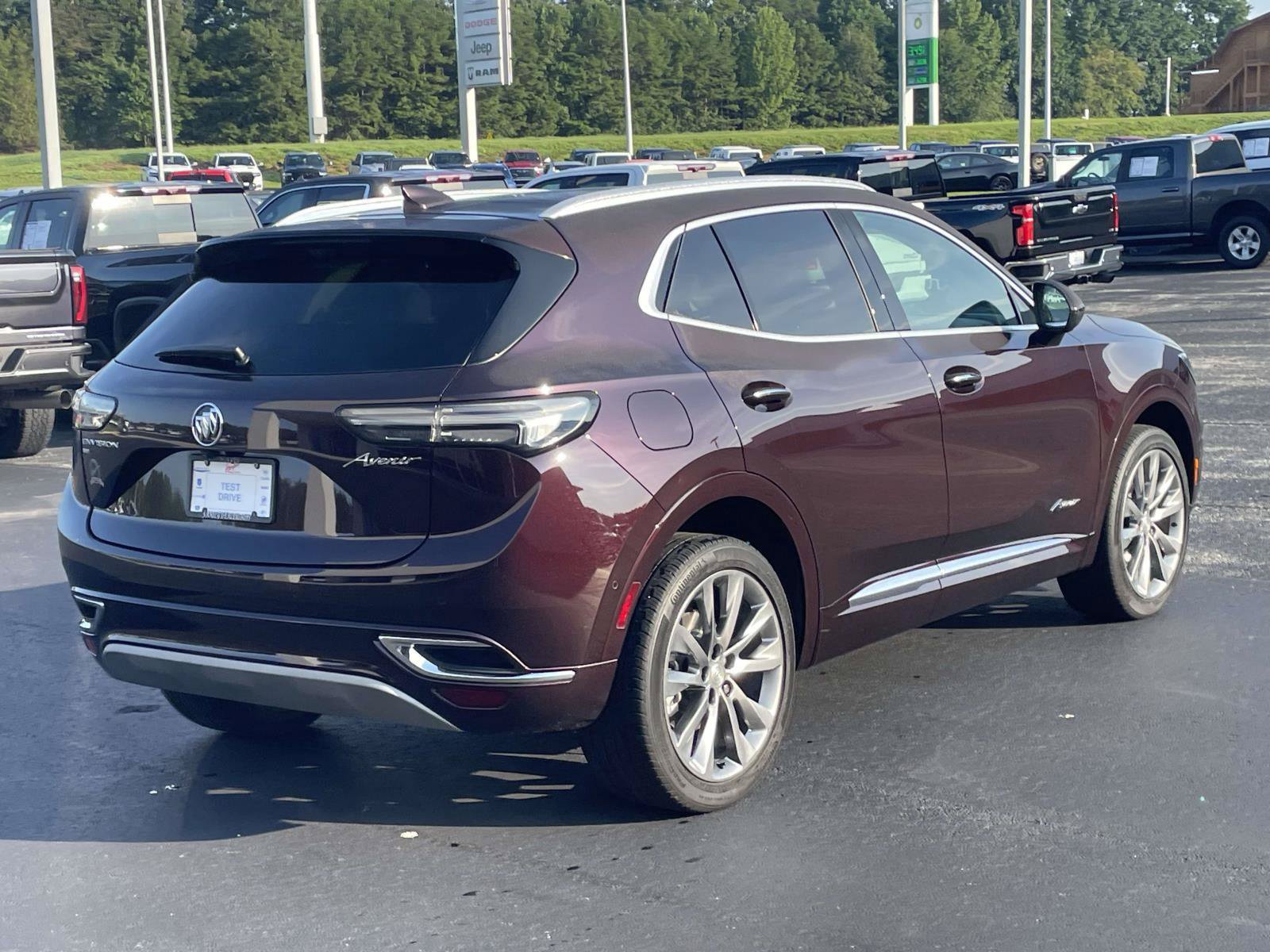 Certified 2021 Buick Envision Avenir w/ Technology Package II AWD/4WD image 3