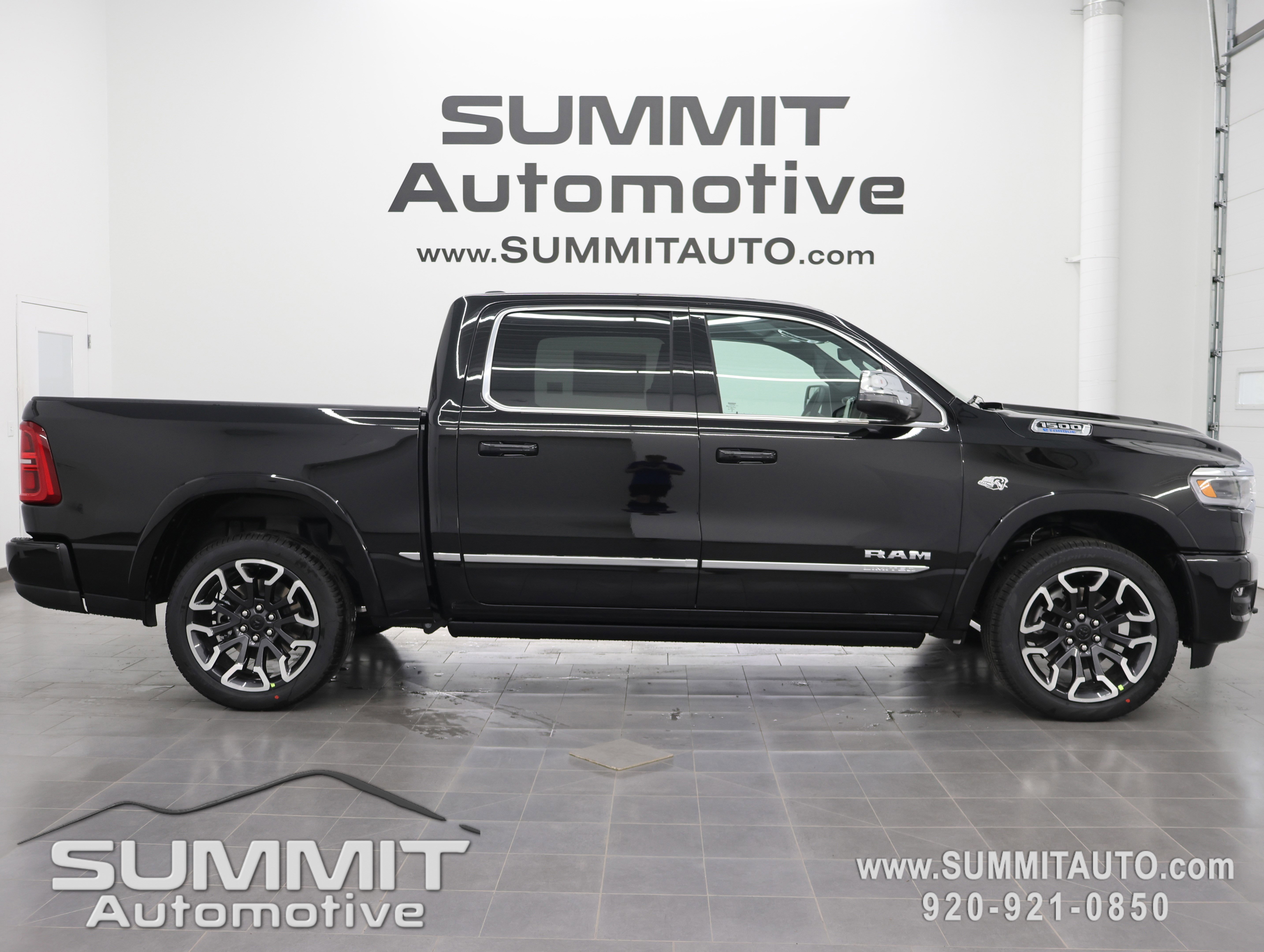 New 2026 RAM 1500 Limited w/ Body Color Bumper Group