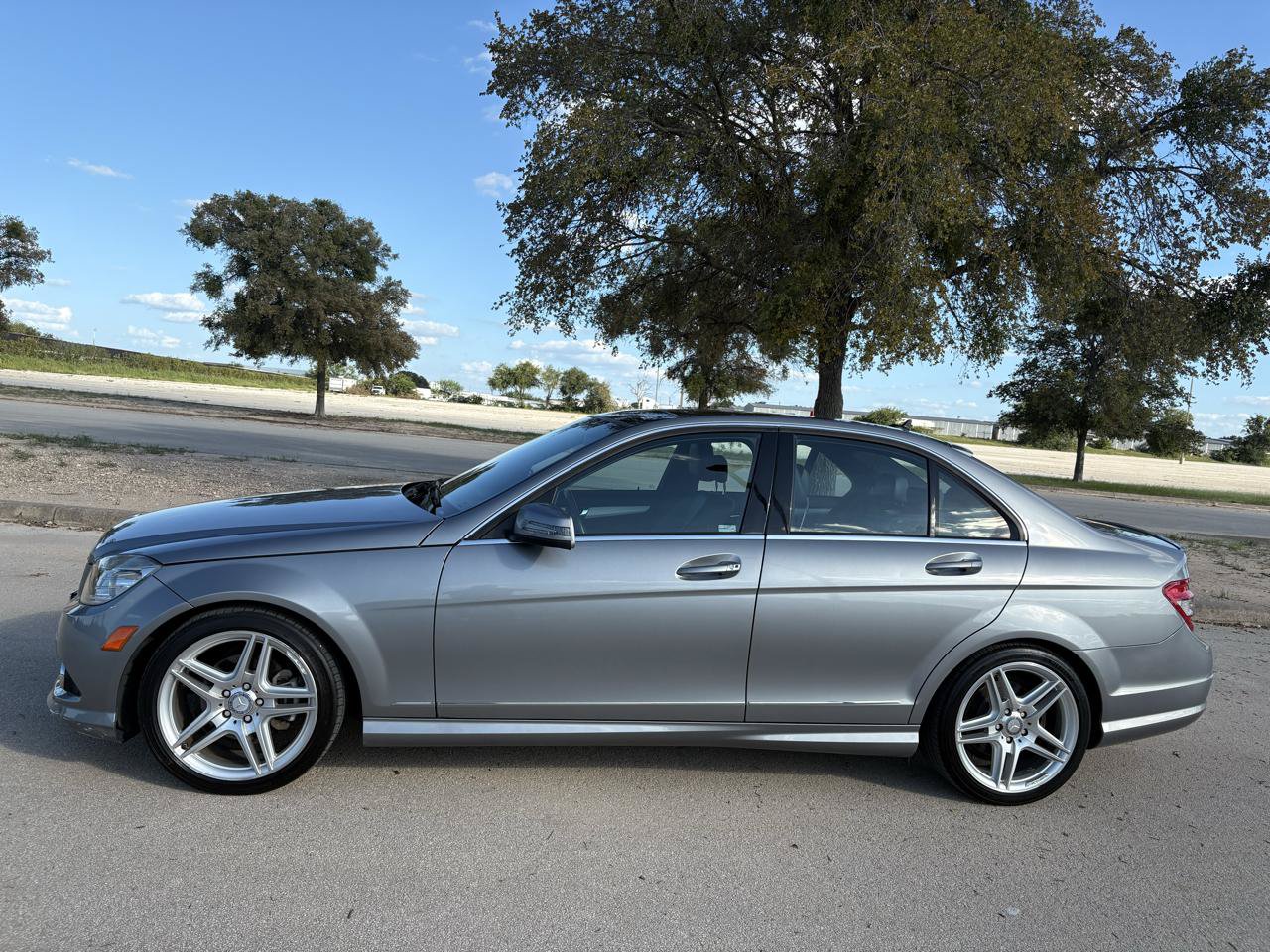 Used 2010 Mercedes-Benz C 300 Sedan image 7