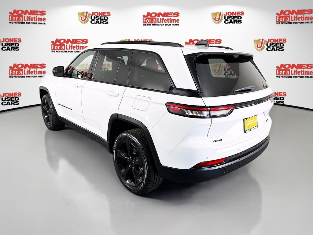 Used 2023 Jeep Grand Cherokee Limited w/ Luxury Tech Group II AWD/4WD image 2