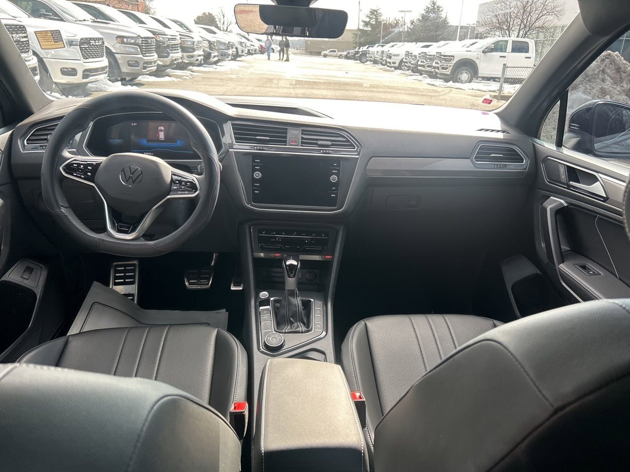 Used 2024 Volkswagen Tiguan SE R-Line image 30