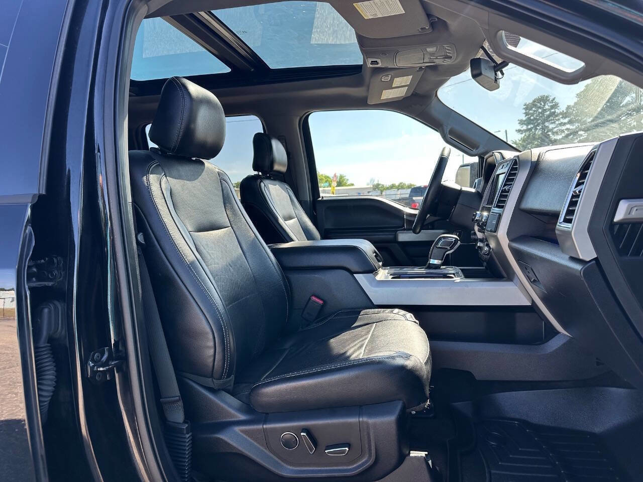 Used 2016 Ford F150 Lariat AWD/4WD image 2