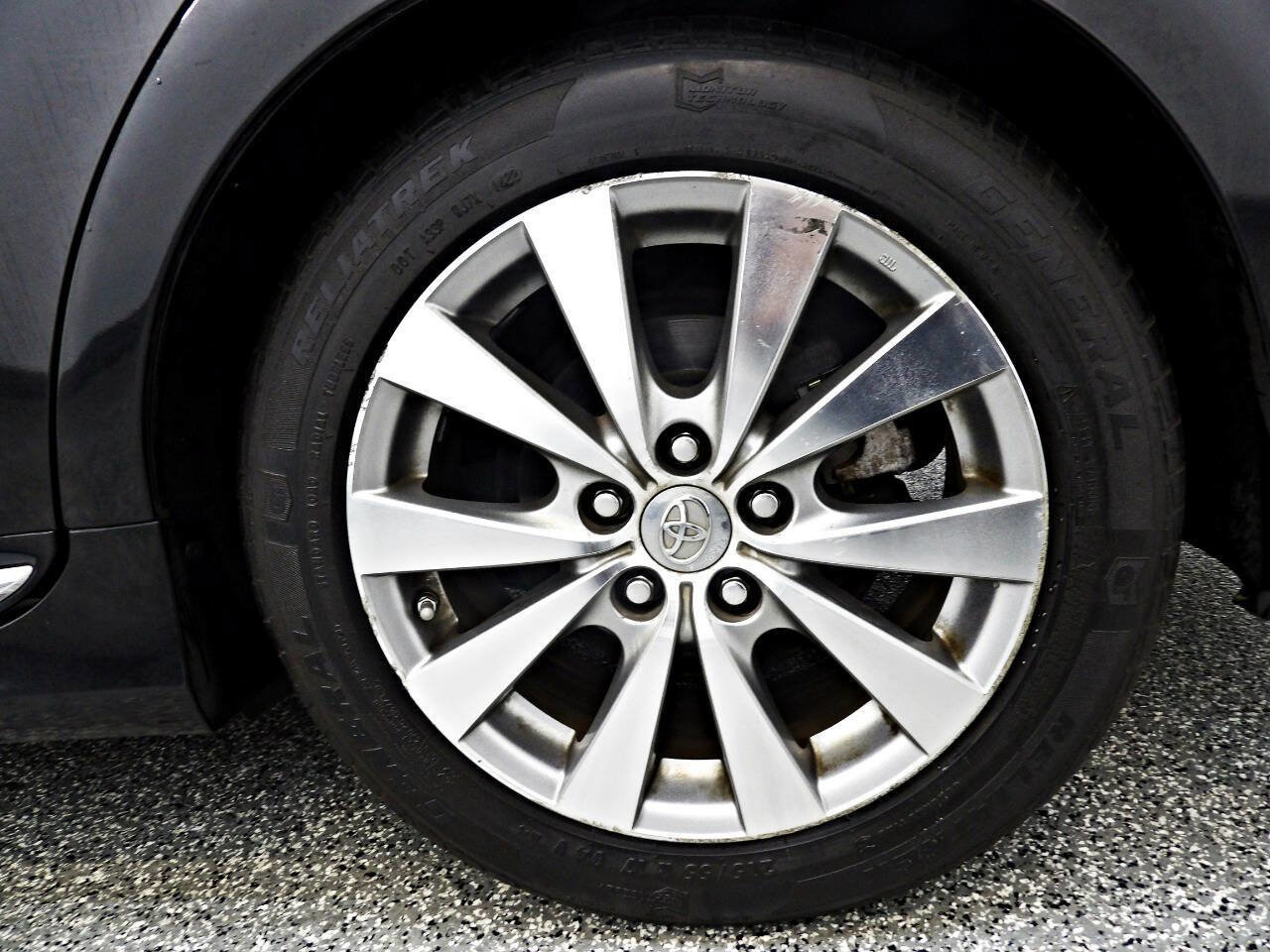 Used 2011 Toyota Avalon Limited FWD image 21