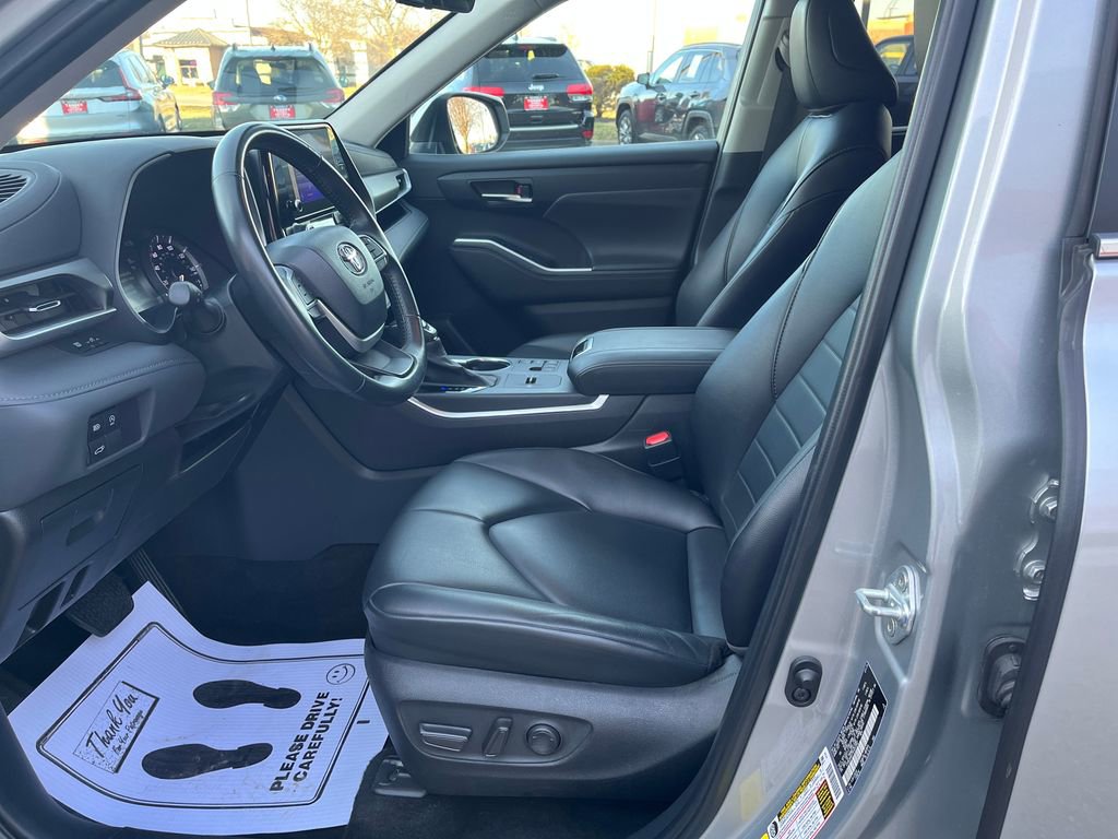 Certified 2024 Toyota Highlander XLE image 11