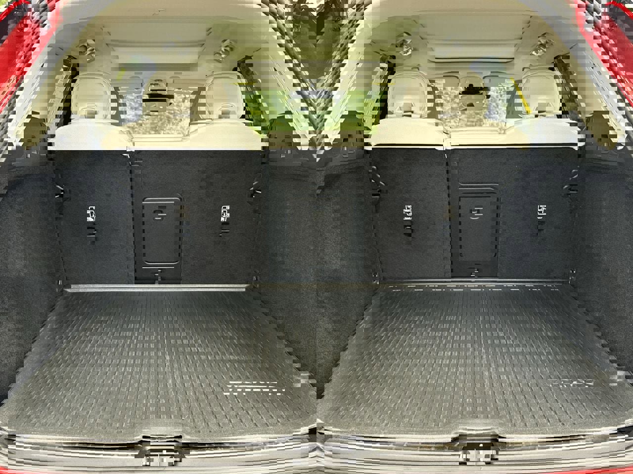 Used 2021 Volvo XC60 T6 Momentum w/ Premium Package image 24