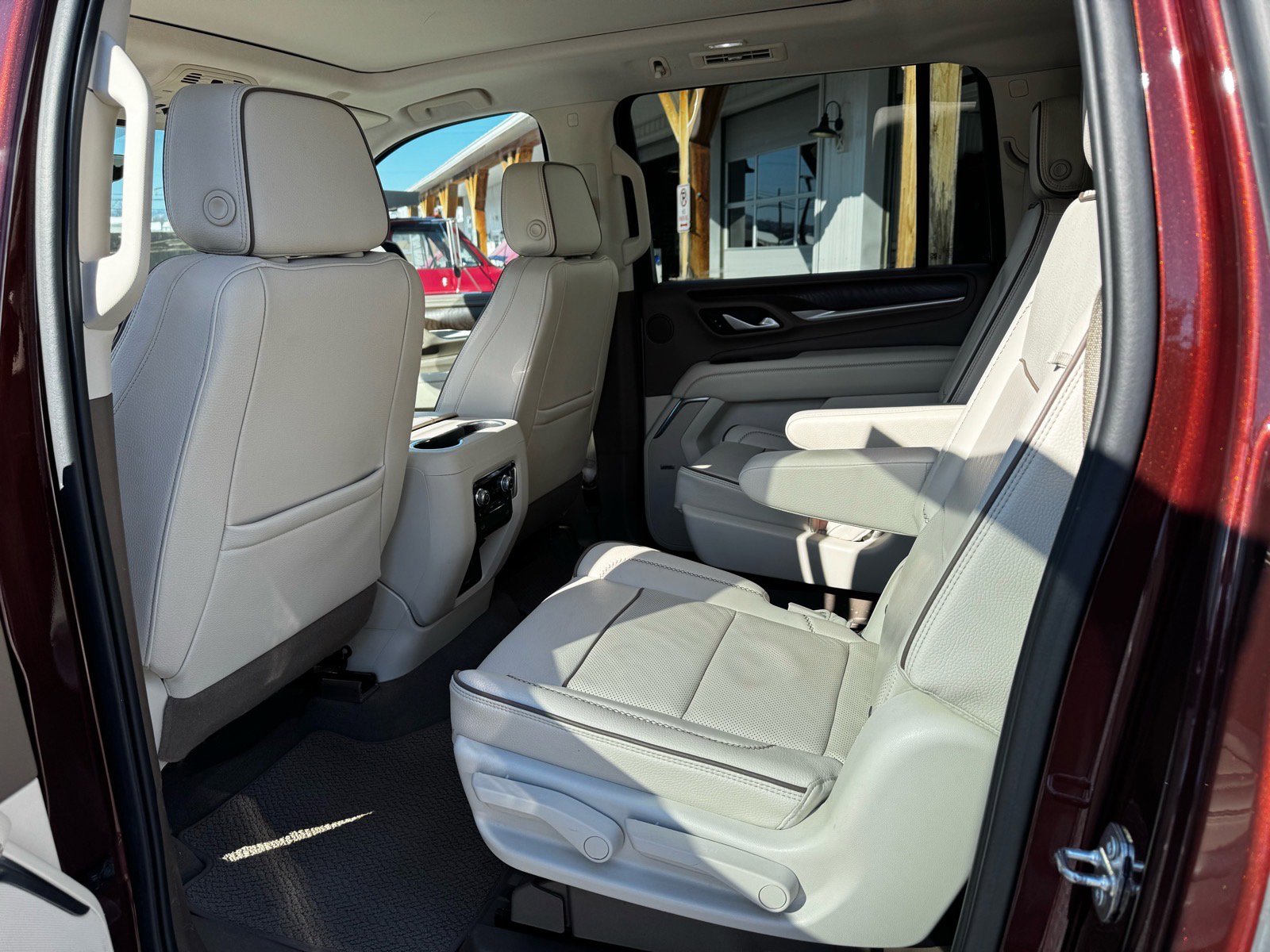 Used 2022 GMC Yukon XL Denali w/ Advanced Technology Package image 12