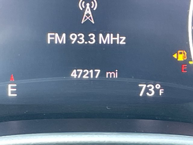 Used 2021 Chrysler Pacifica Touring-L FWD image 11