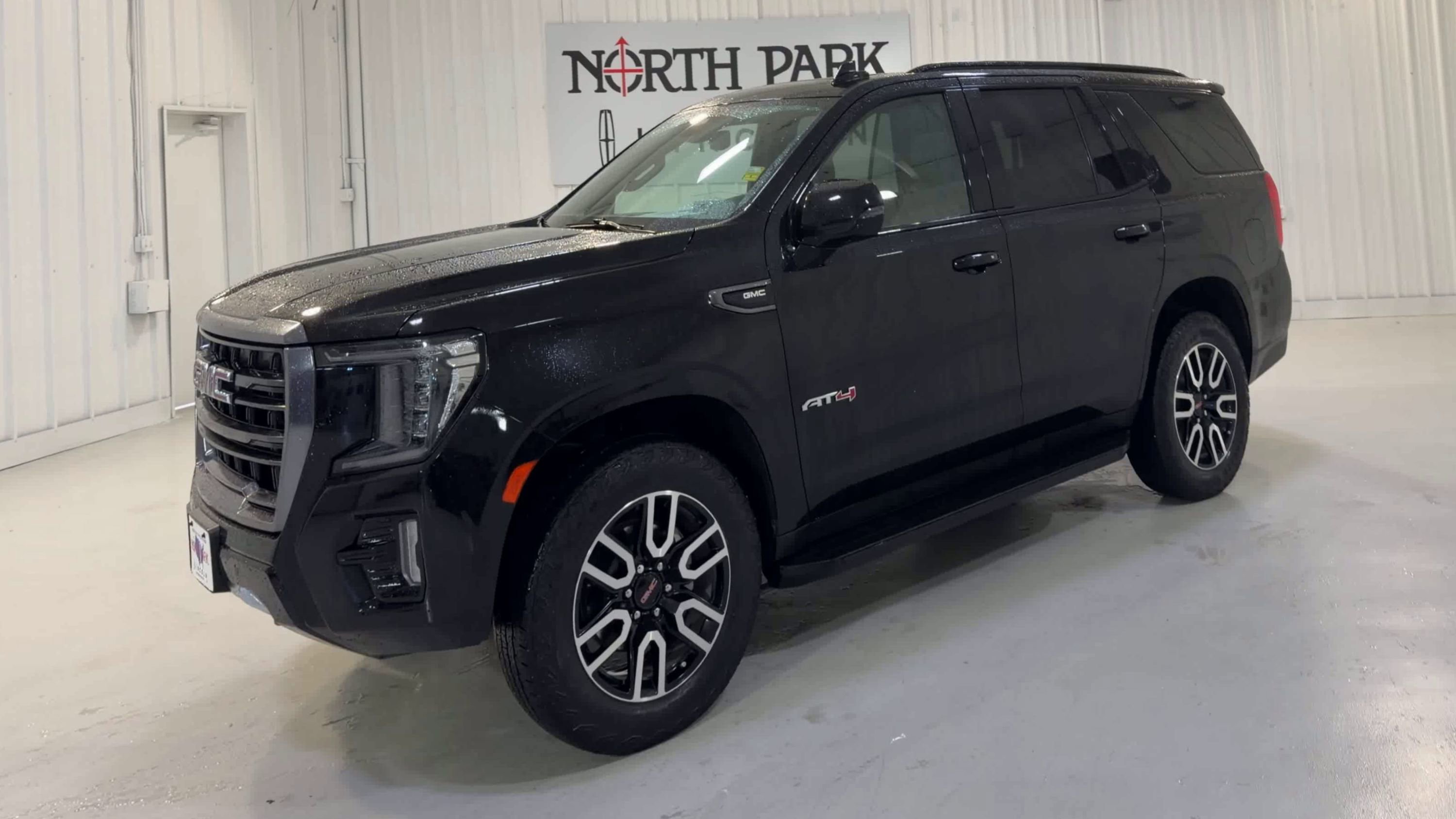Used 2024 GMC Yukon AT4 AWD/4WD image 5