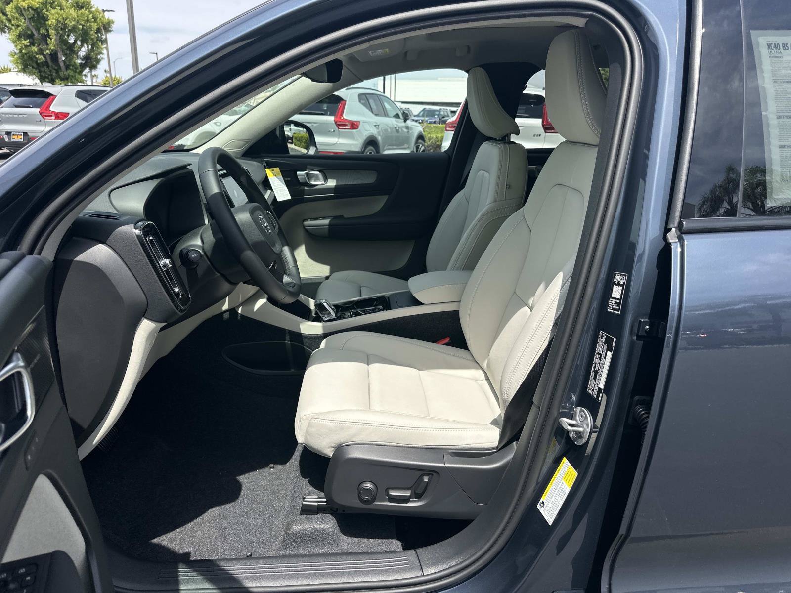 New 2026 Volvo XC40 B5 Ultra w/ Climate Package AWD/4WD image 13