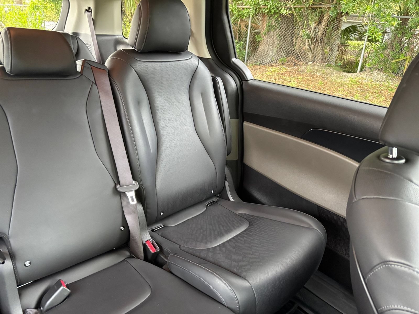 Used 2026 Kia Carnival FWD image 39
