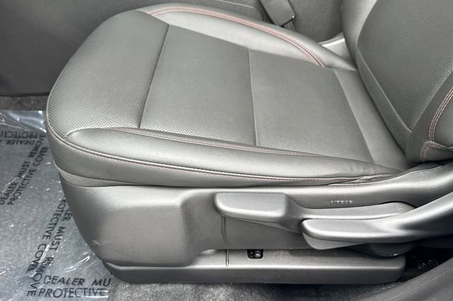 Used 2025 Chevrolet Trax RS w/ Sunroof Package FWD image 13