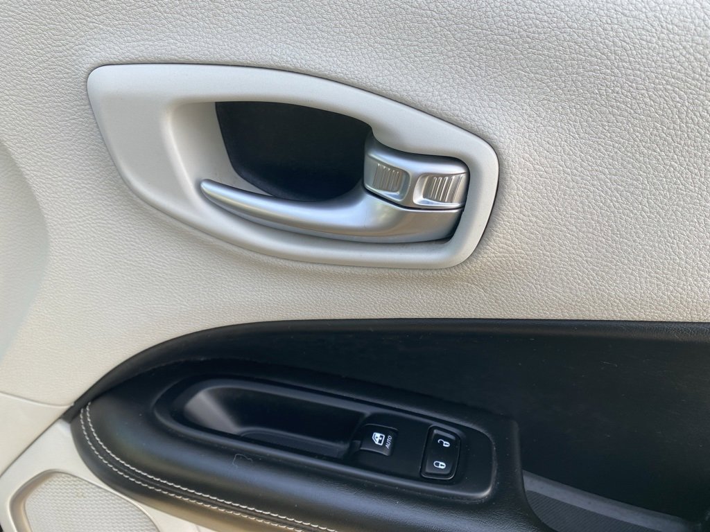 Used 2017 Jeep Compass Latitude image 12