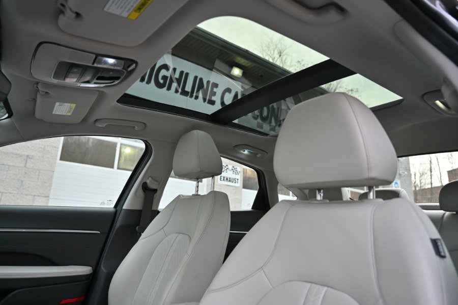 Used 2023 Hyundai Sonata Limited w/ Preferred Accessory Package image 3