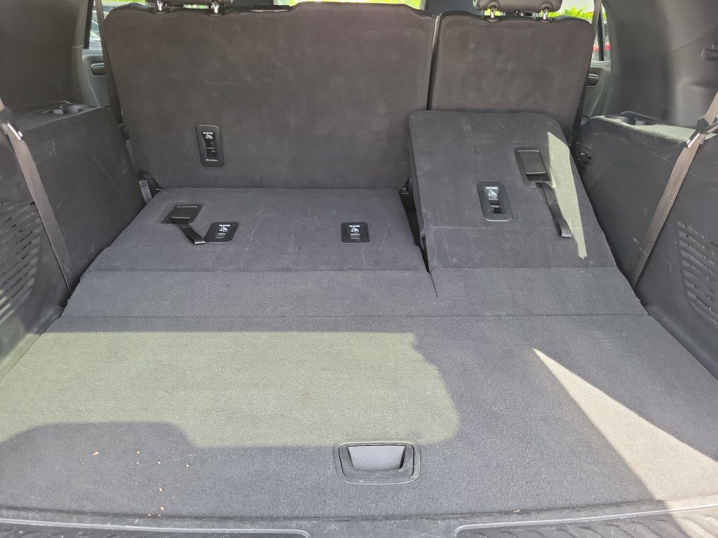 Used 2025 Chevrolet Tahoe LT RWD image 14