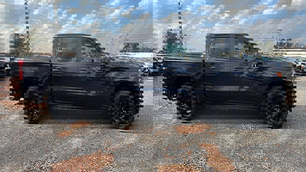 Certified 2022 Chevrolet Silverado 1500 Custom w/ LPO, Dark Essentials Package image 4