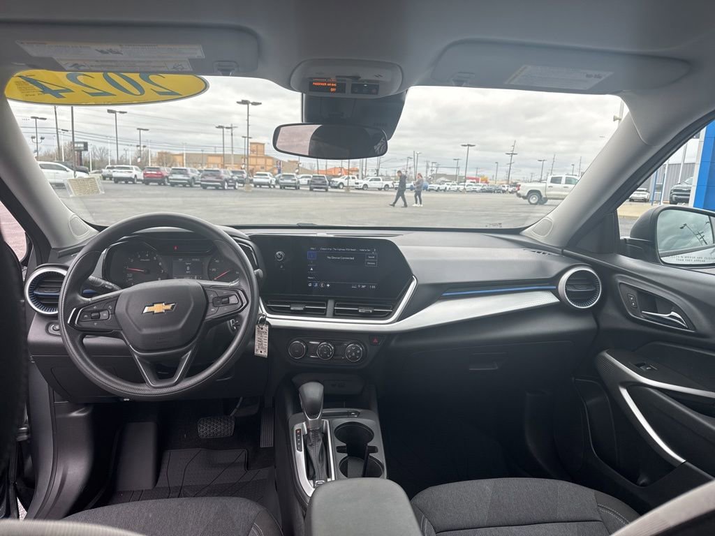 Used 2024 Chevrolet Trax LS image 39