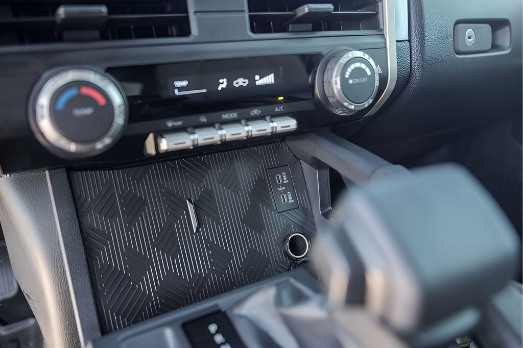 Used 2024 Toyota Tacoma SR5 AWD/4WD image 22