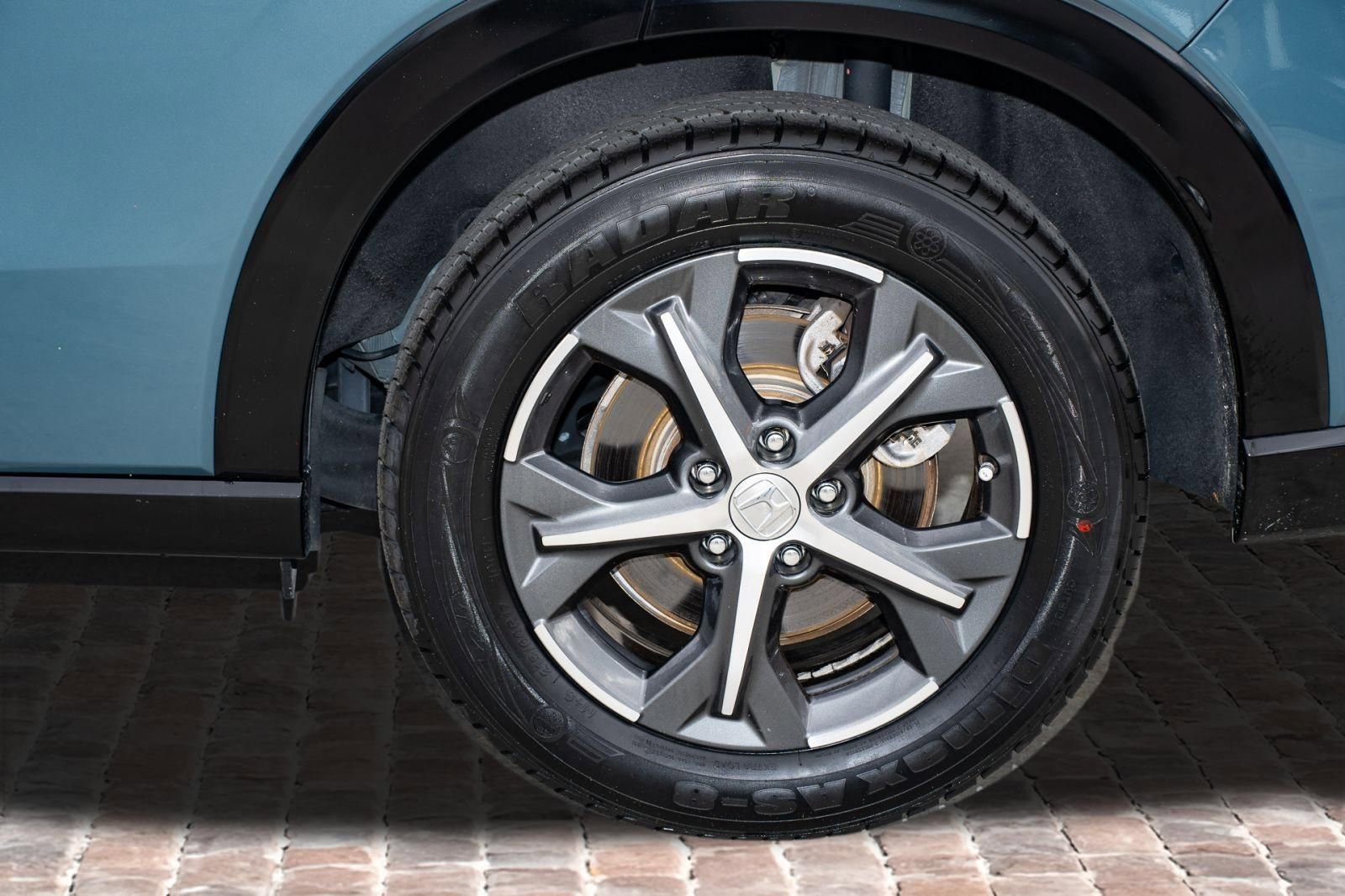 Certified 2024 Honda HR-V EX-L image 41