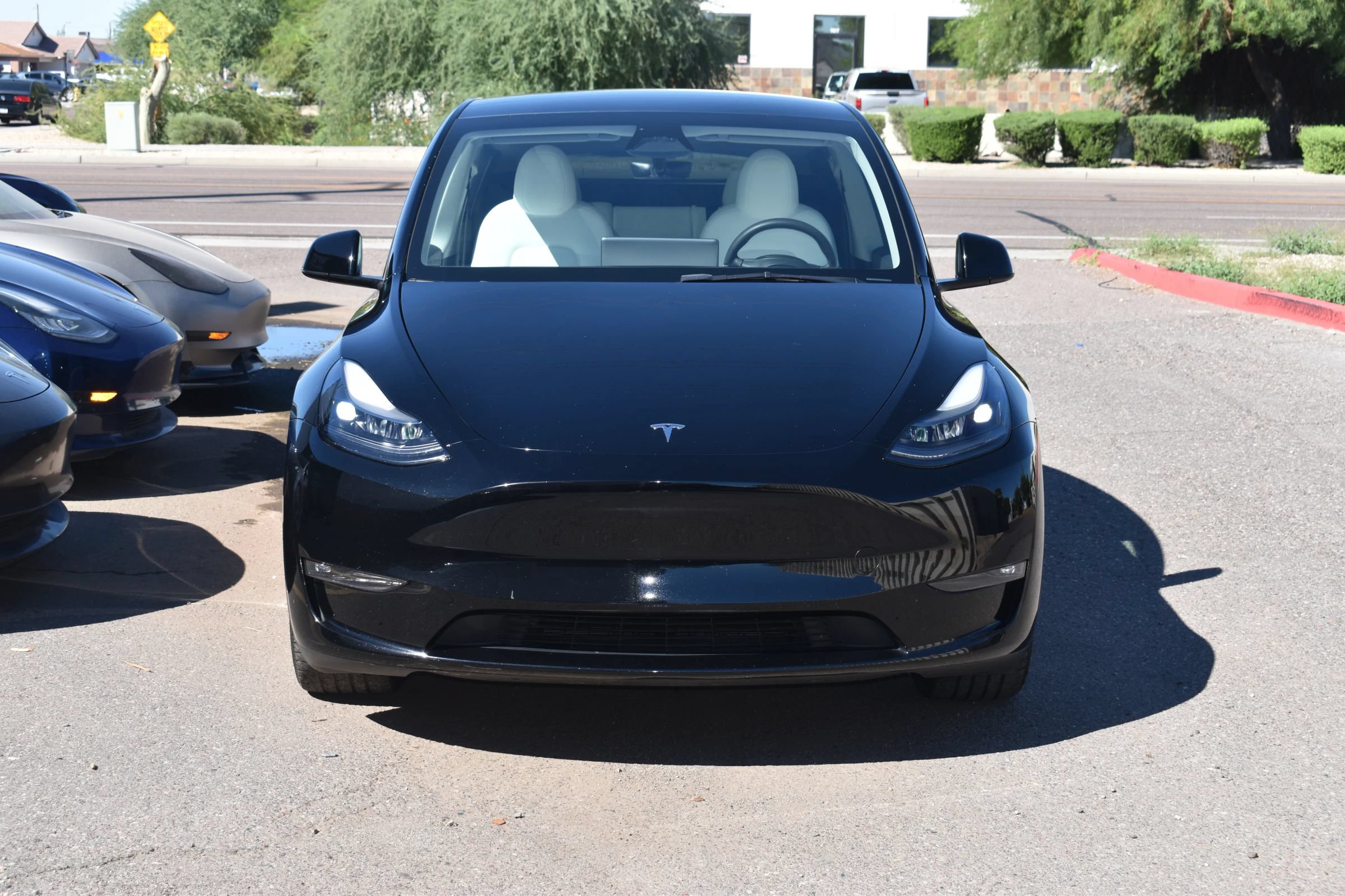 Used 2023 Tesla Model Y Long Range AWD/4WD image 3