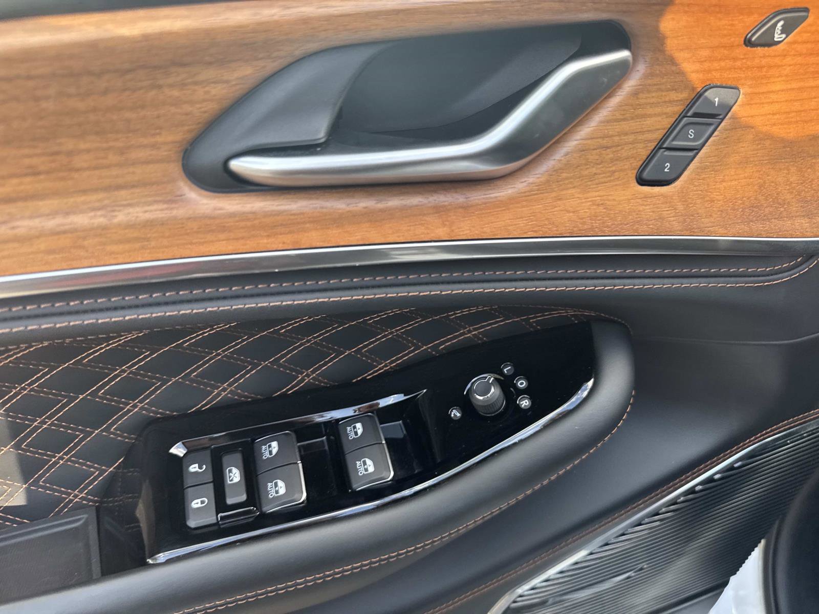 Used 2023 Jeep Grand Cherokee L Summit image 18