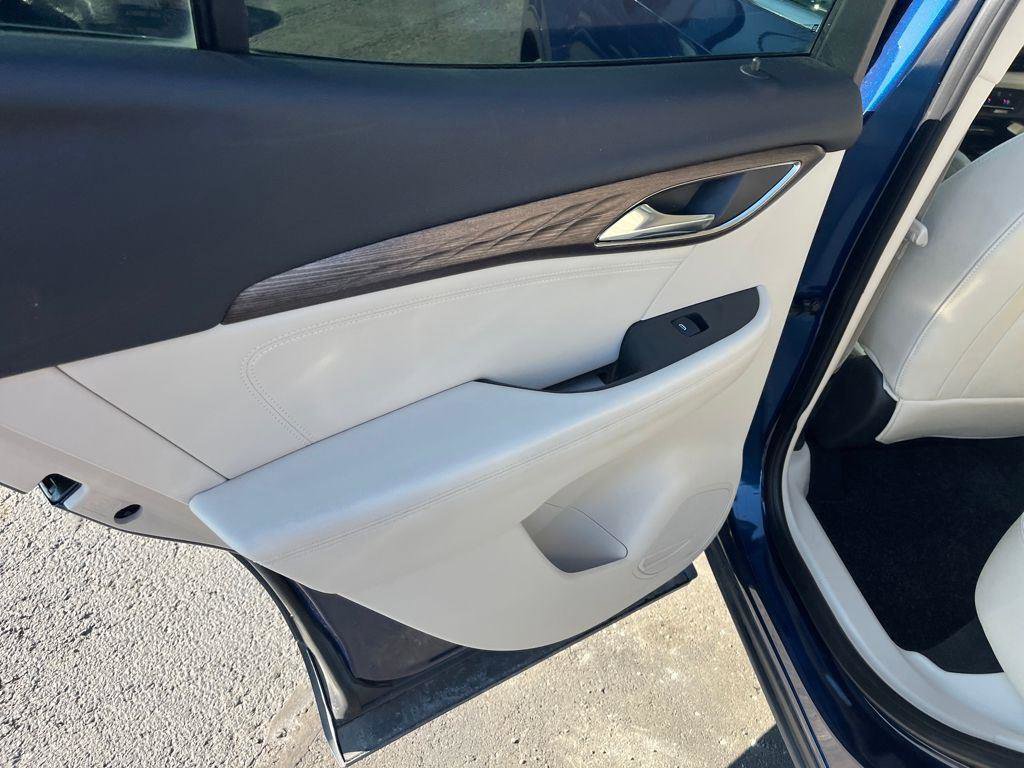 Used 2023 Buick Envision Avenir image 21