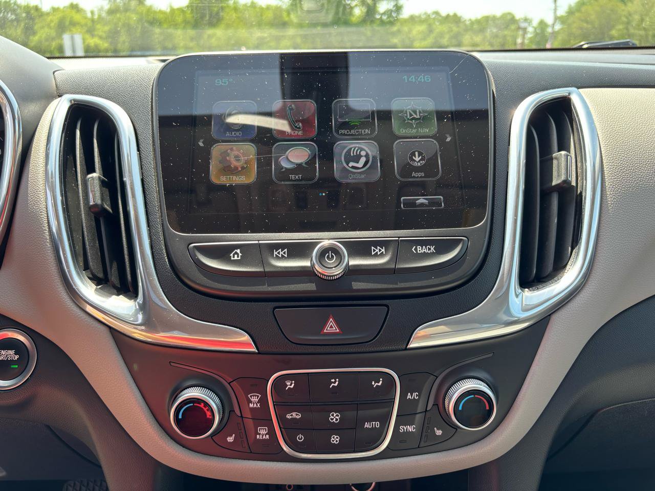 Used 2018 Chevrolet Equinox LT w/ Sun & Infotainment Package FWD image 22