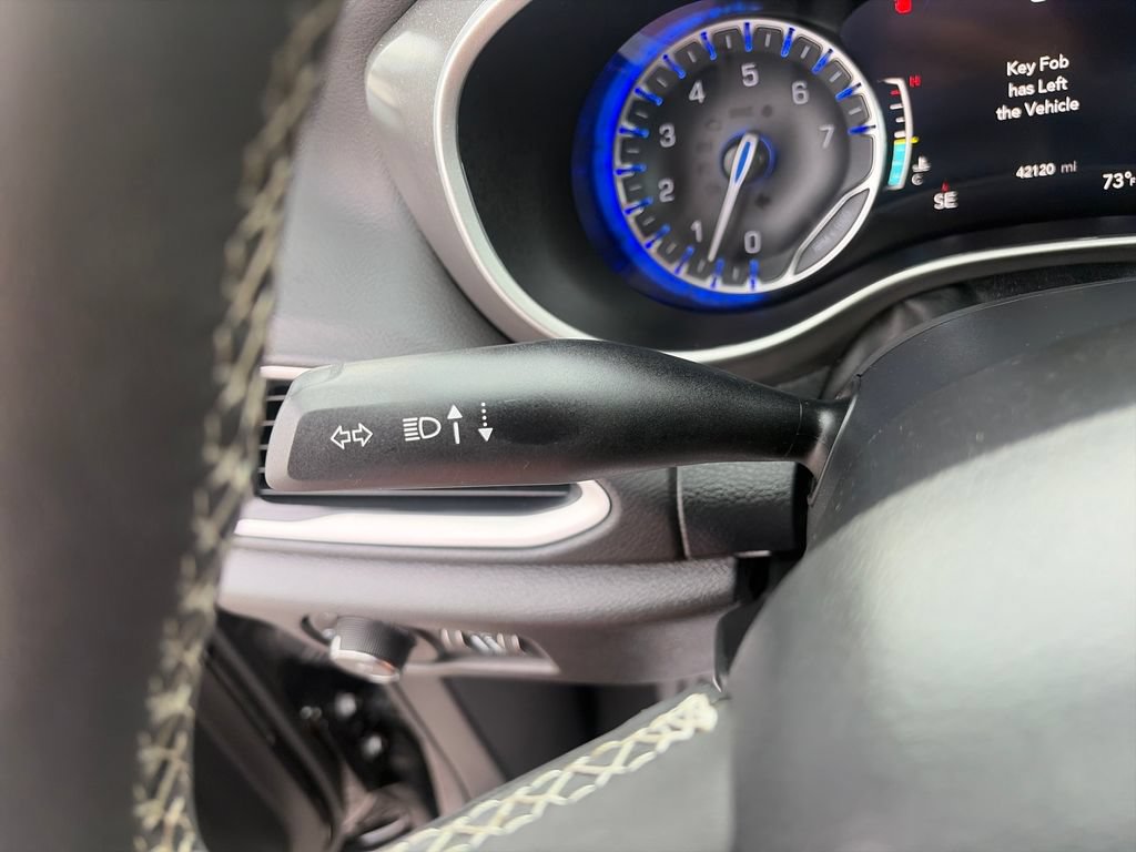 Used 2025 Chrysler Pacifica Select FWD image 33