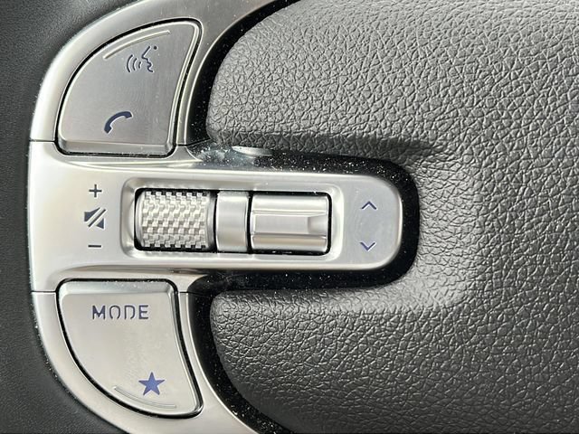 Used 2025 Genesis GV70 2.5T AWD/4WD image 19
