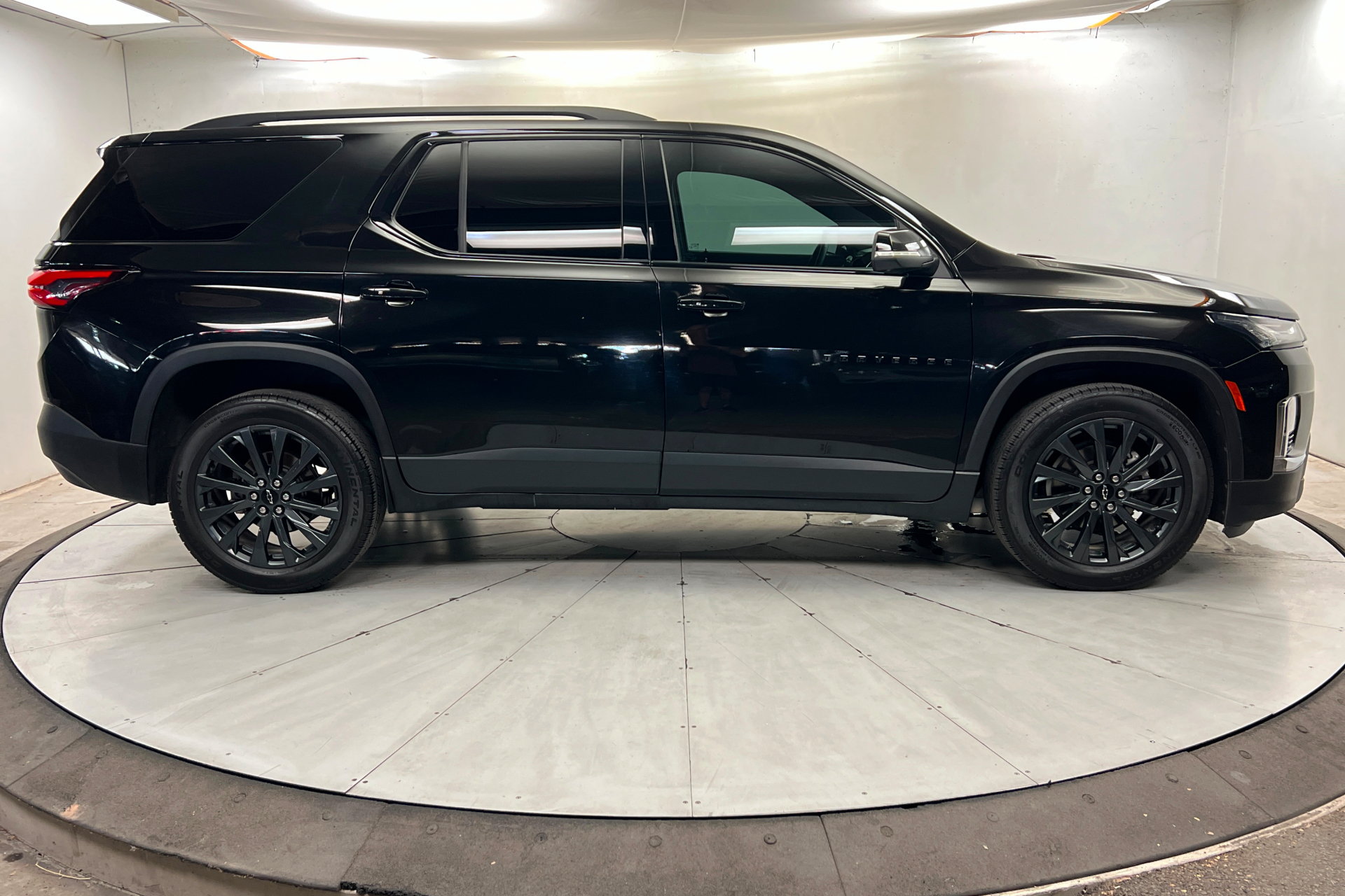 Used 2023 Chevrolet Traverse RS FWD image 7